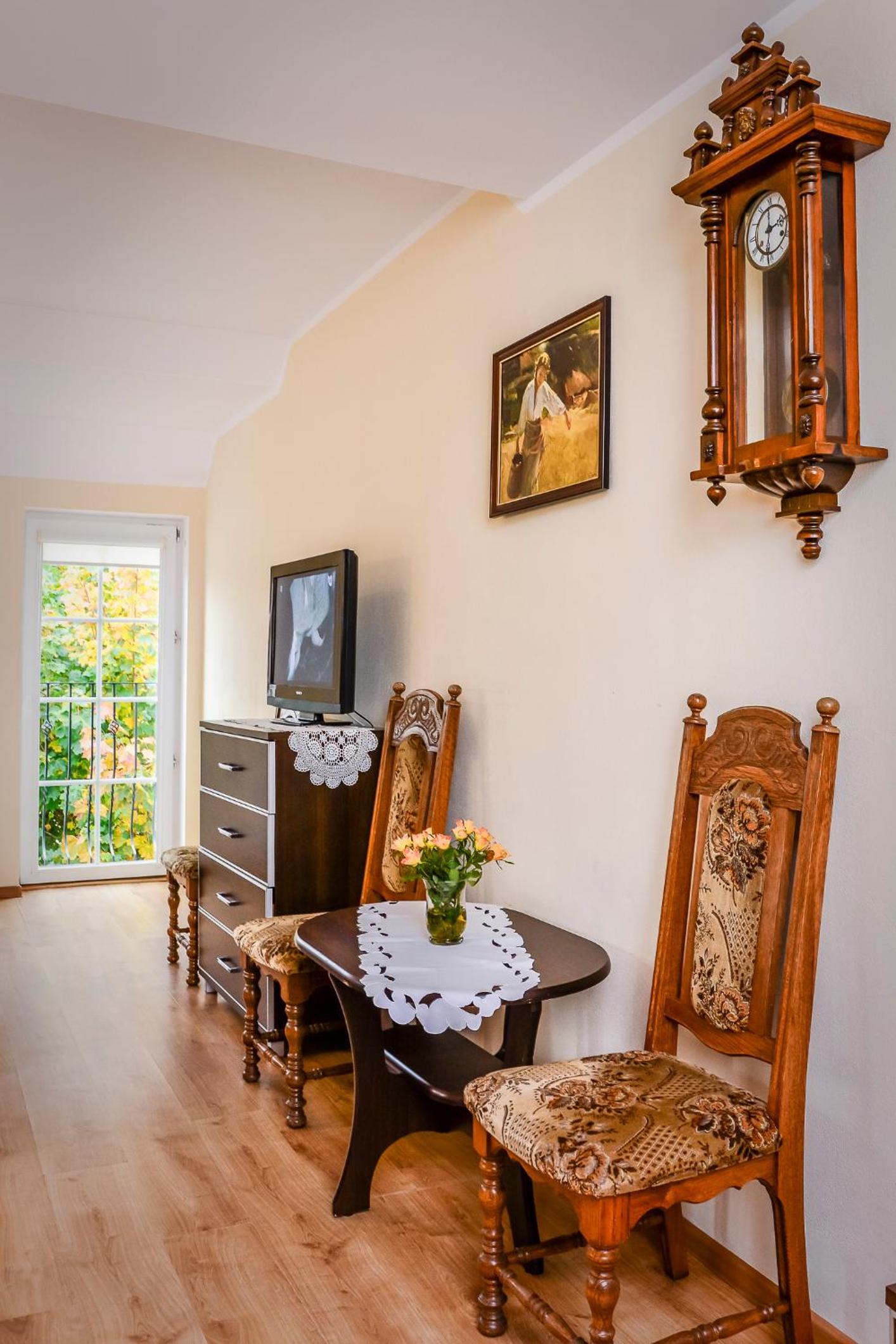 Family Room photo 3