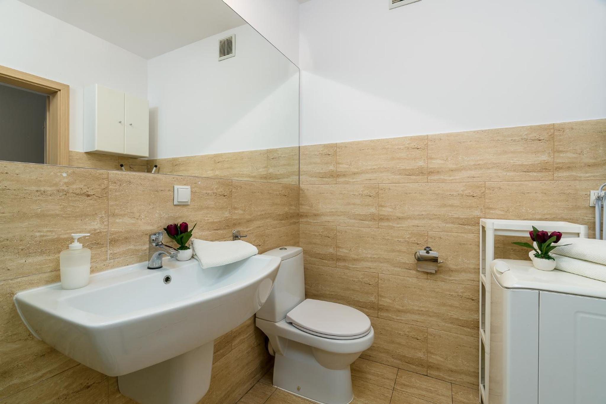 One-Bedroom Apartment - Photo 6