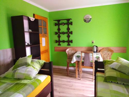 Basic Triple Room with Shared Bathroom photo 1
