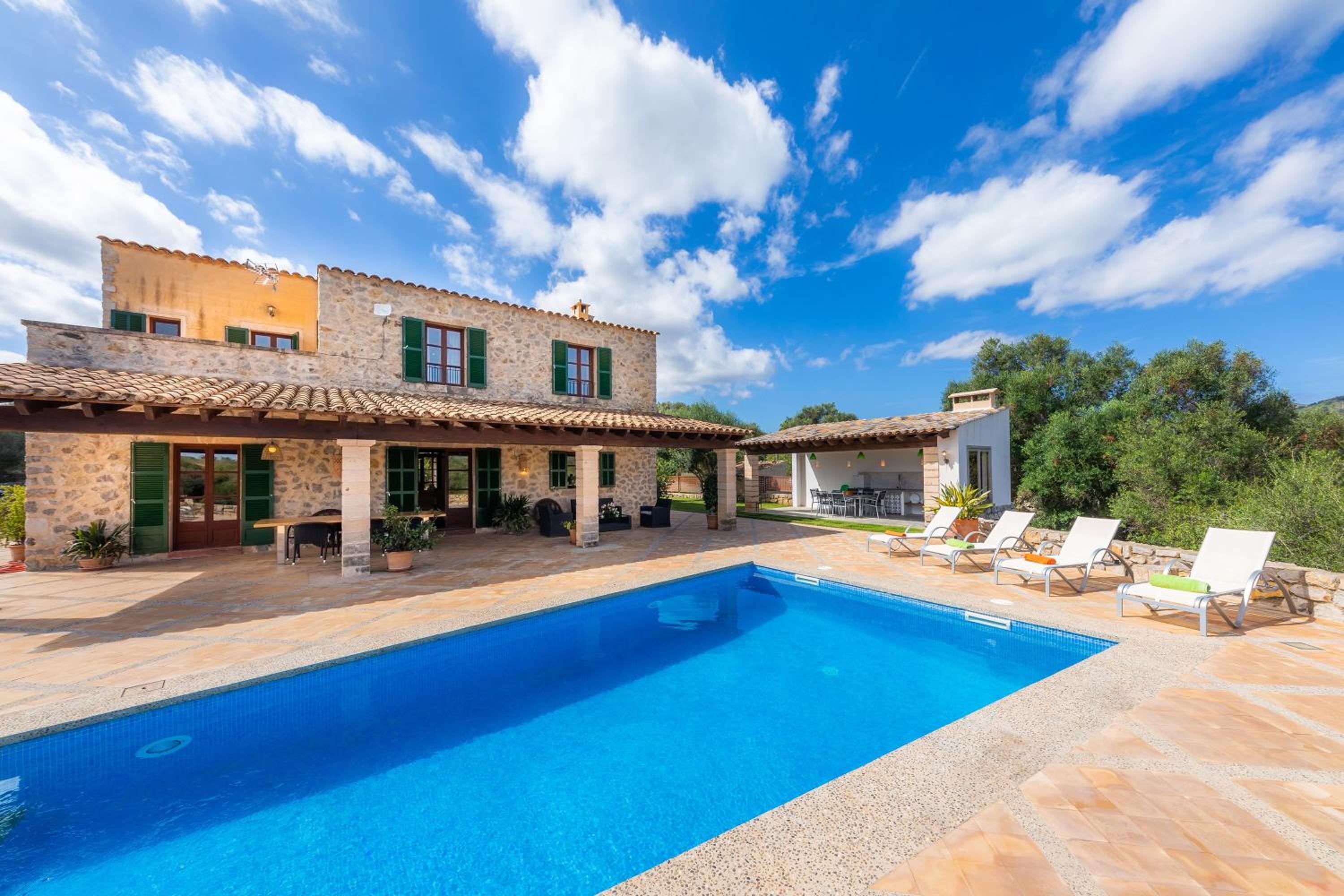 Villa photo 2