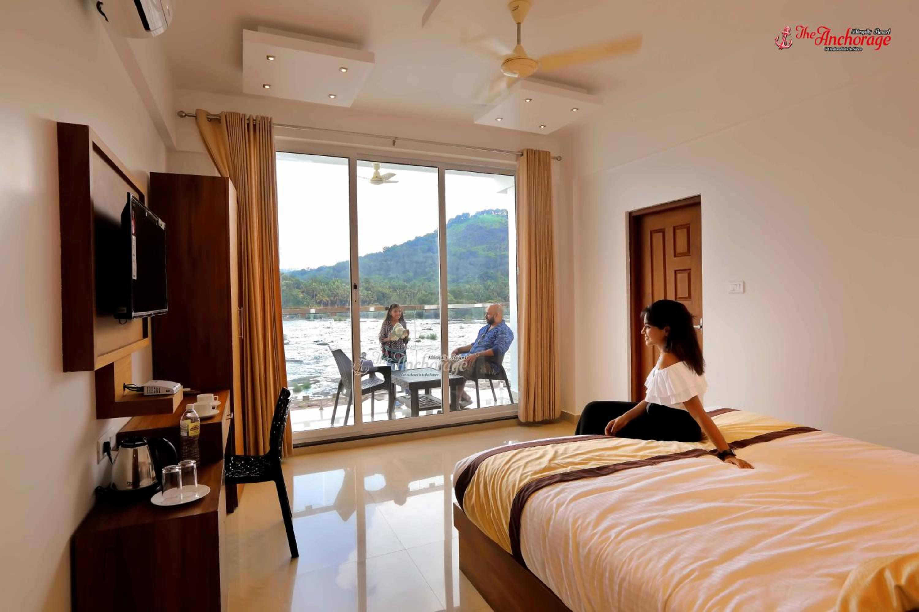 King Room with Balcony - Photo 5