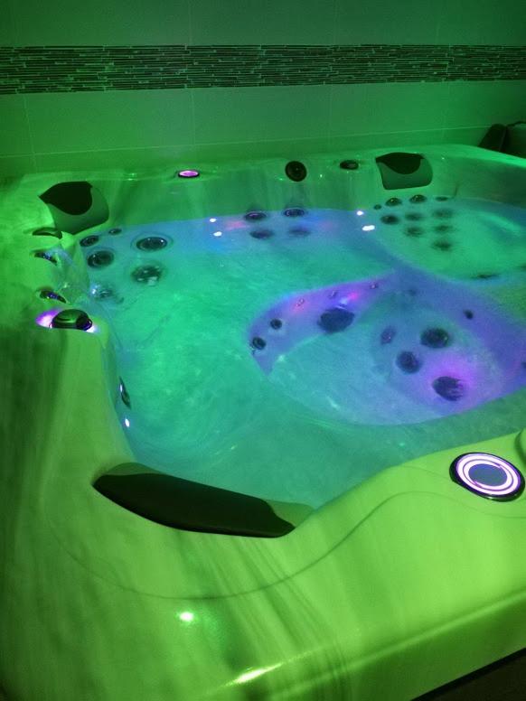 Suite with Spa Access - Photo 8