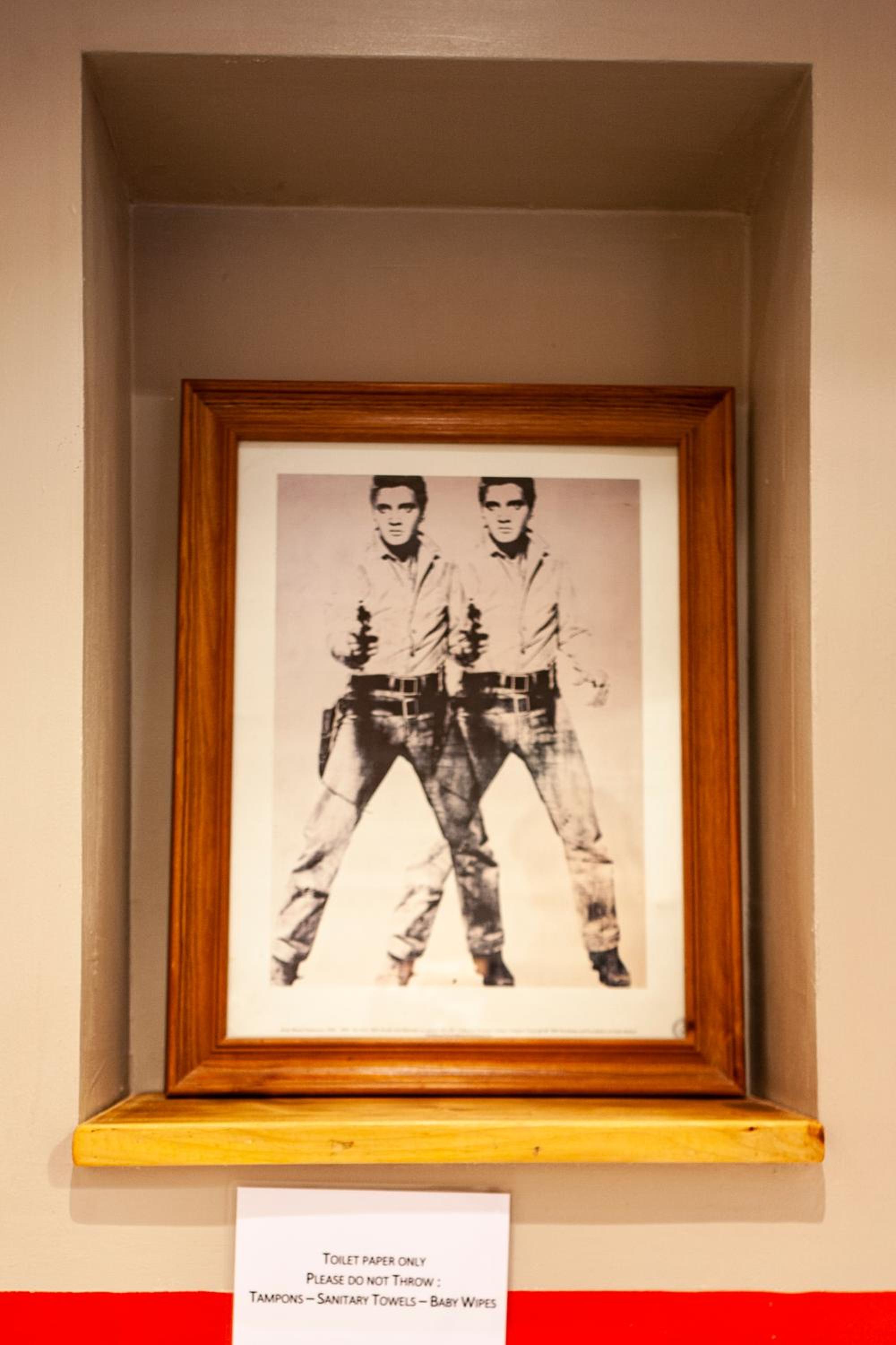 Standard King Room - Photo 7