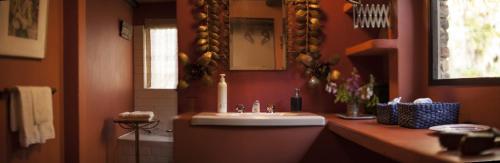 Deluxe King Suite photo 3