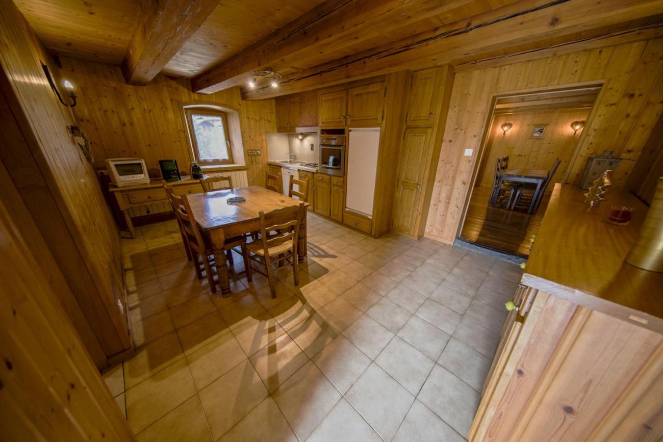 Two-Bedroom Apartment - Split Level - Ground Floor photo 3