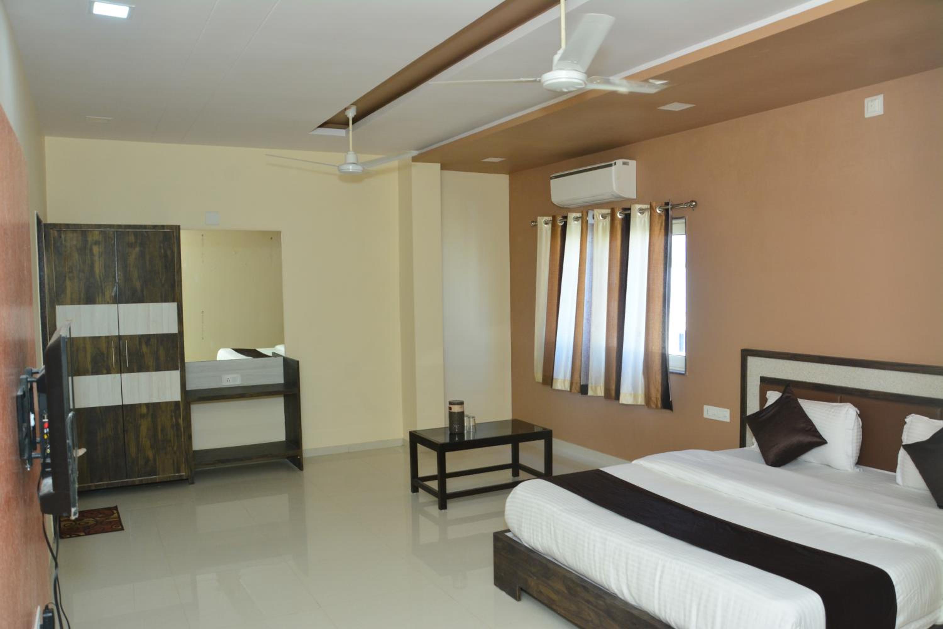 Deluxe King Room photo 3