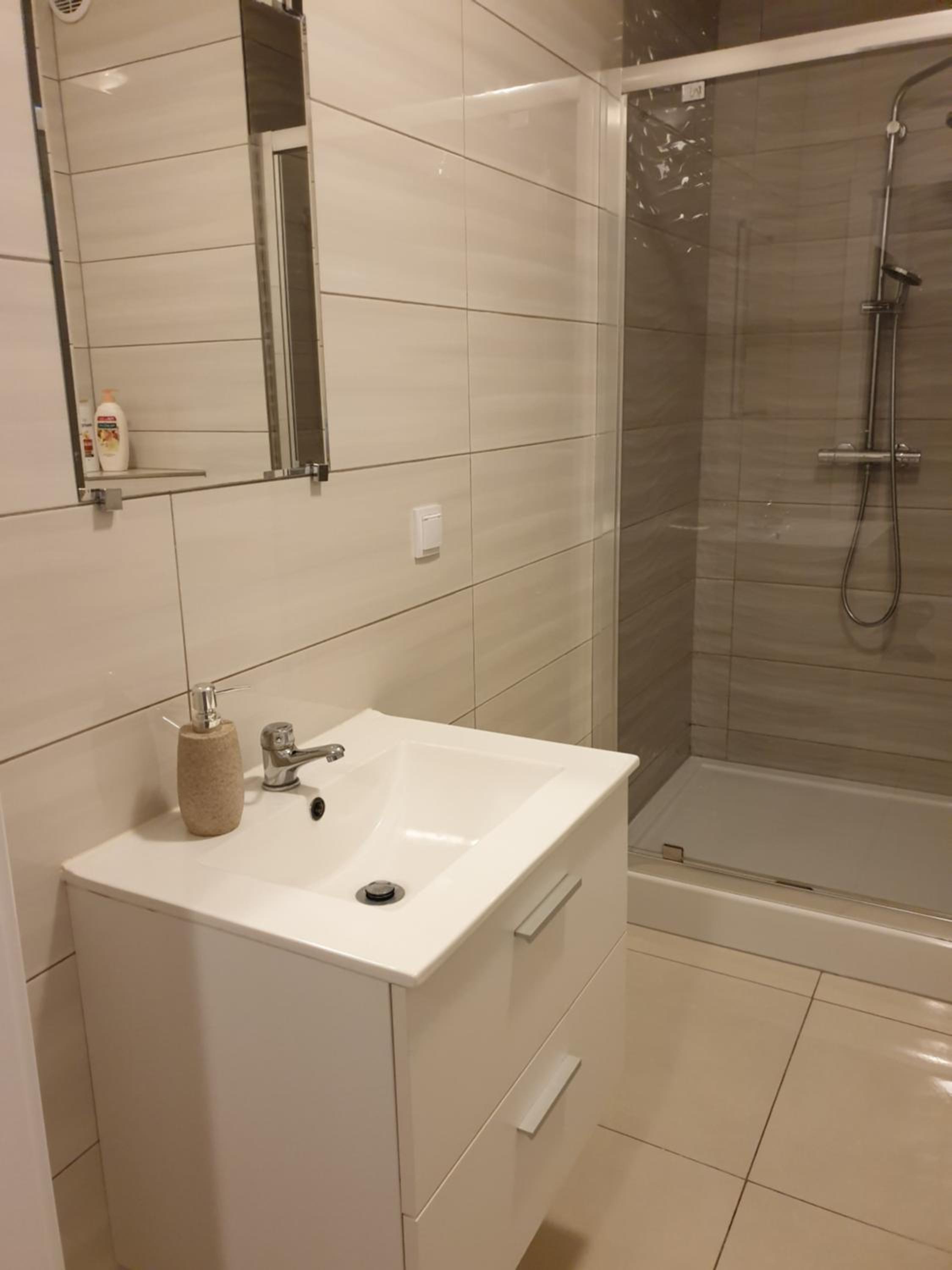 One-Bedroom Apartment - Photo 1