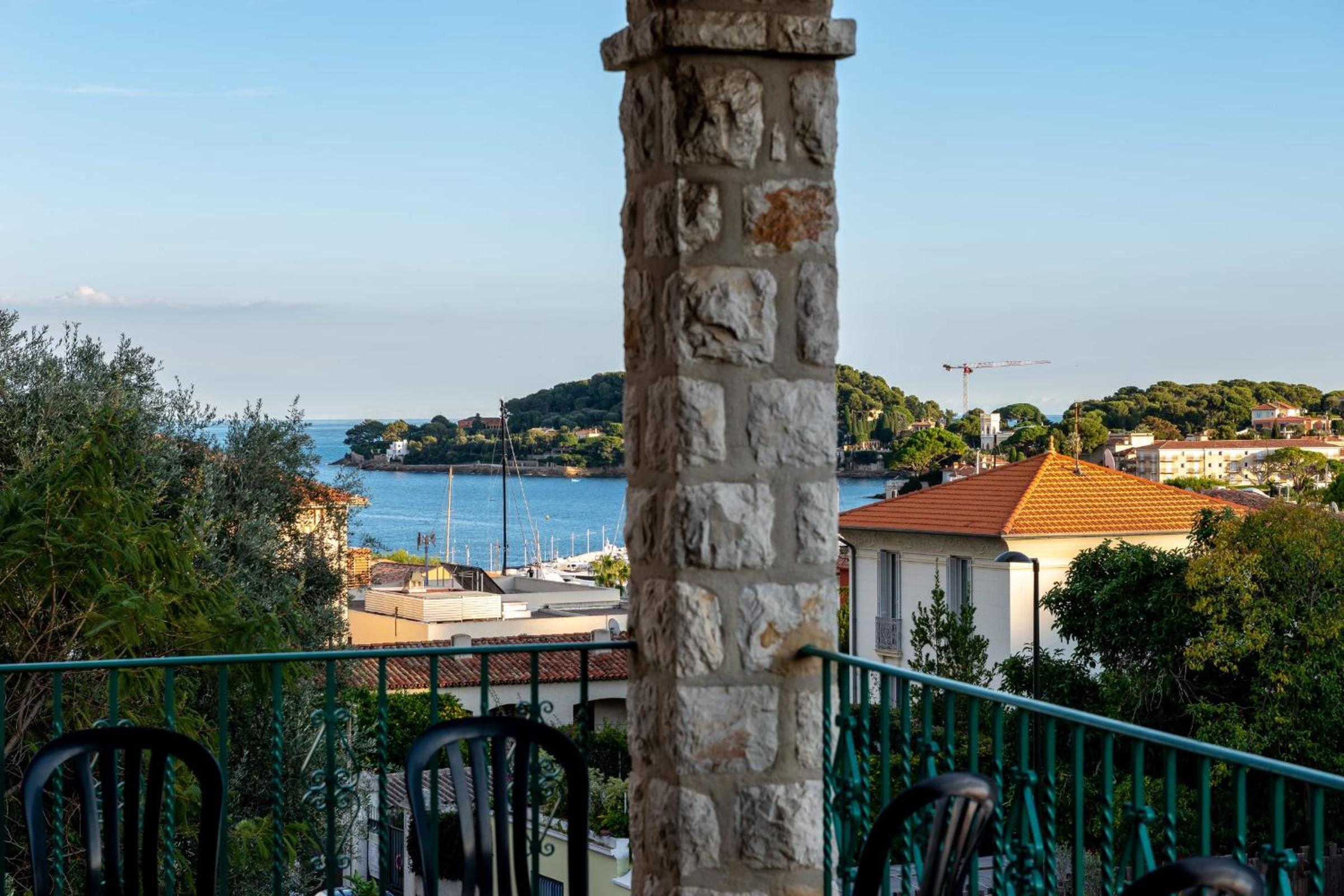 Villa photo 1