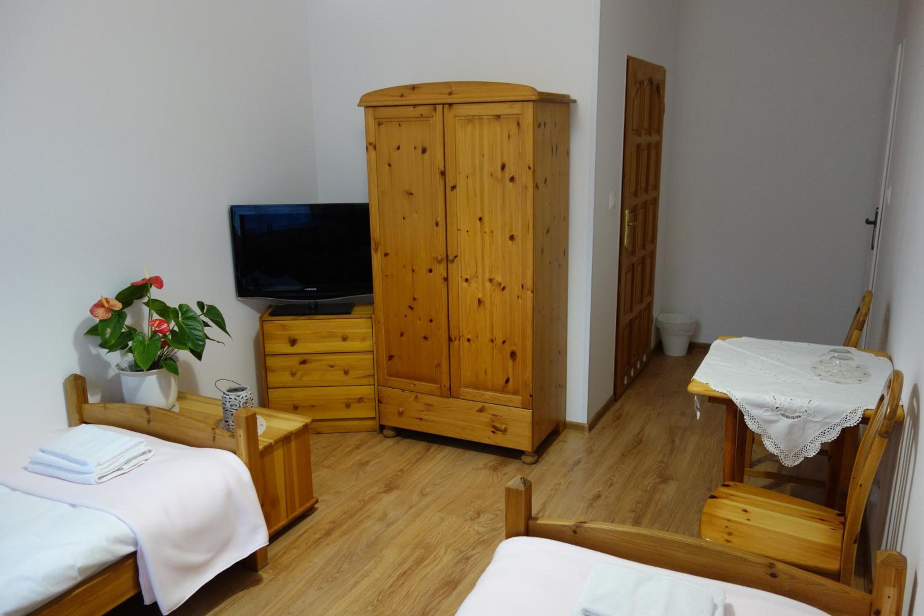 Standard Twin Room - Photo 22