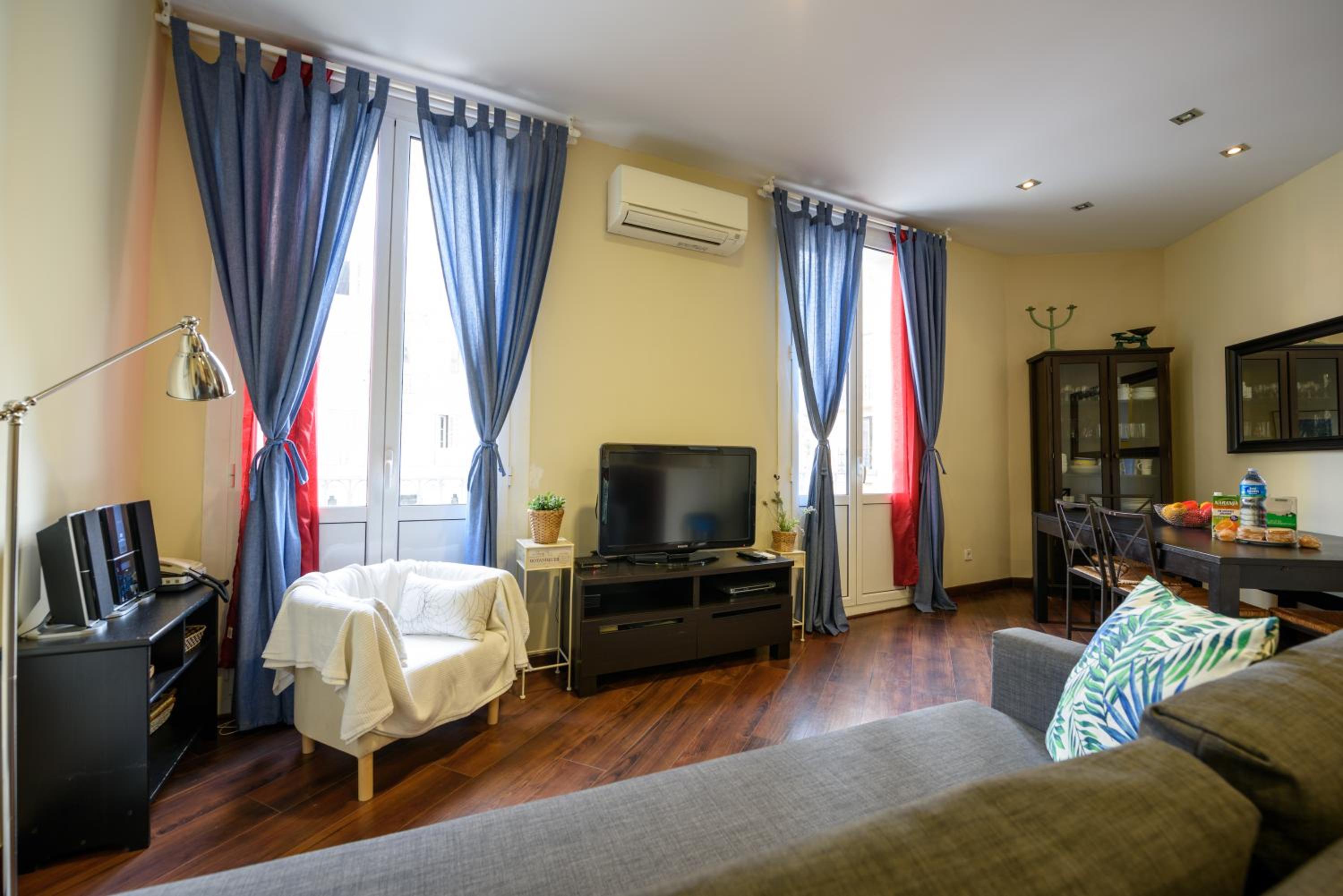 Deluxe Apartment