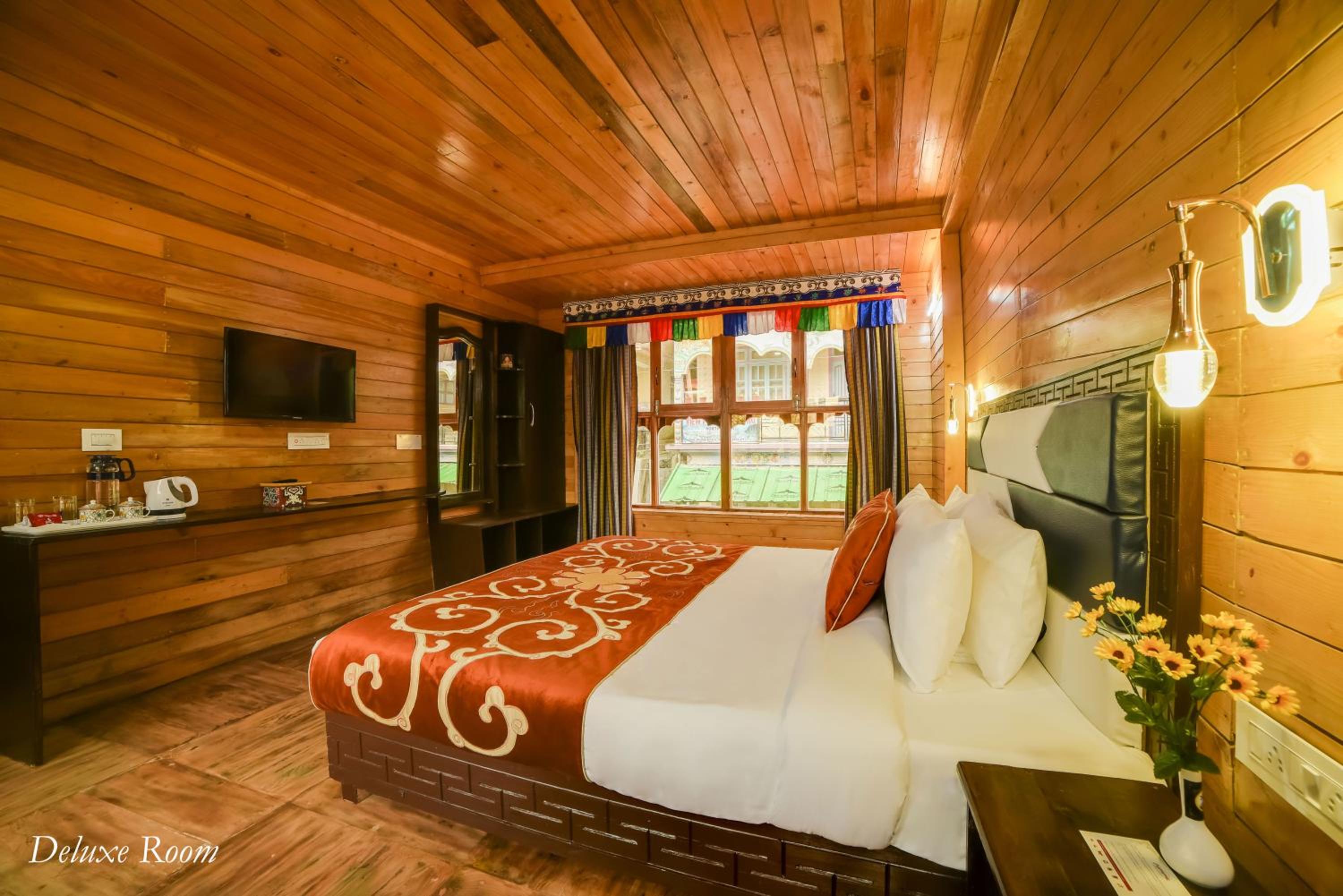 Deluxe Room with Common Balcony photo 2