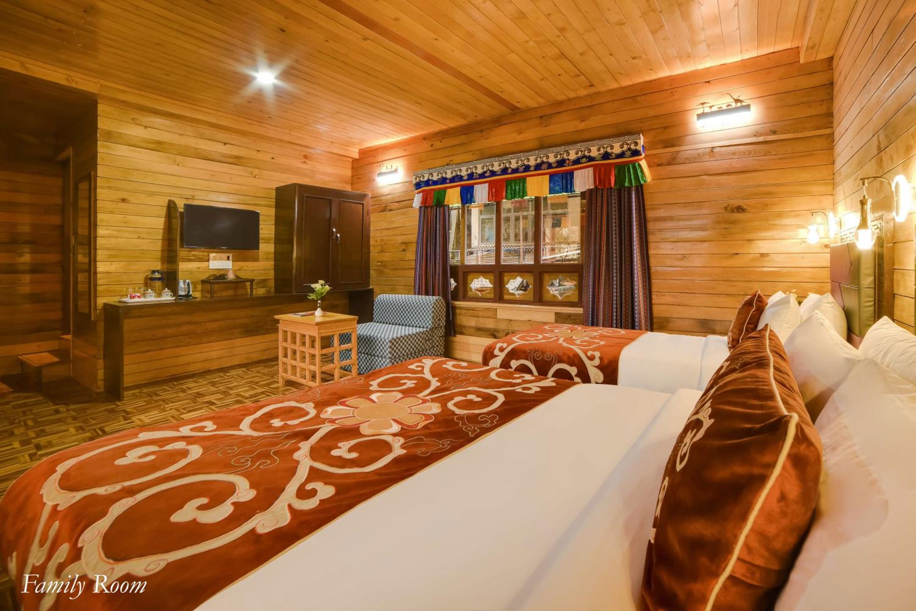 Premium Triple Room with Common Balcony photo 2