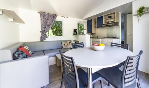 Comfort Mobile Home Three Bedrooms photo 2