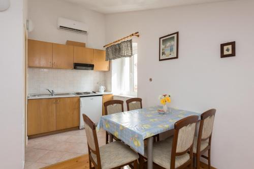 One-Bedroom Apartment with Sea View - Photo 5