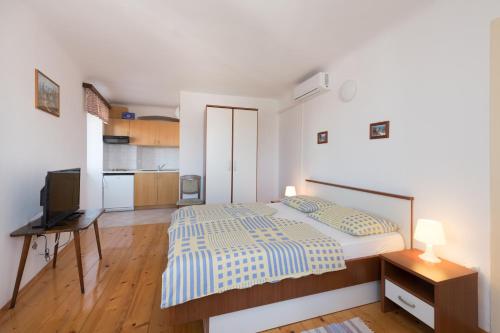 Studio with Sea View - Photo 6