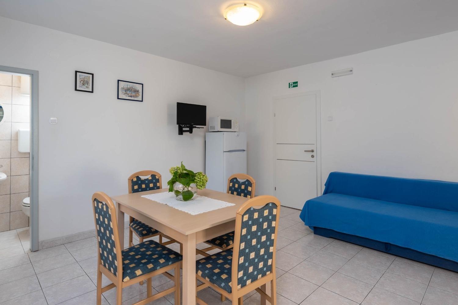 Apartment 2 photo 3