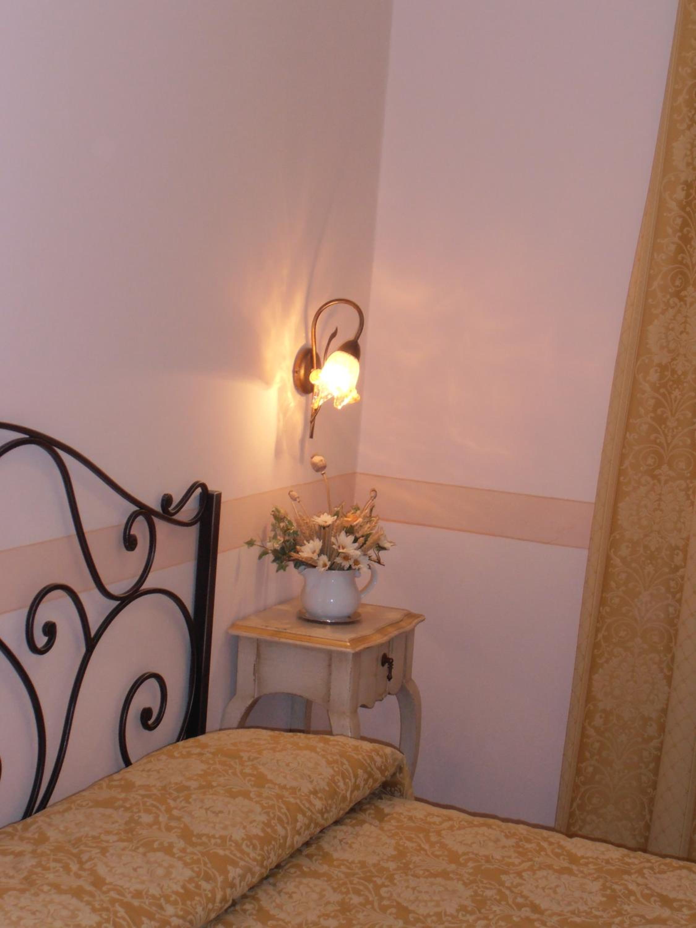 Economy Double Room photo 3