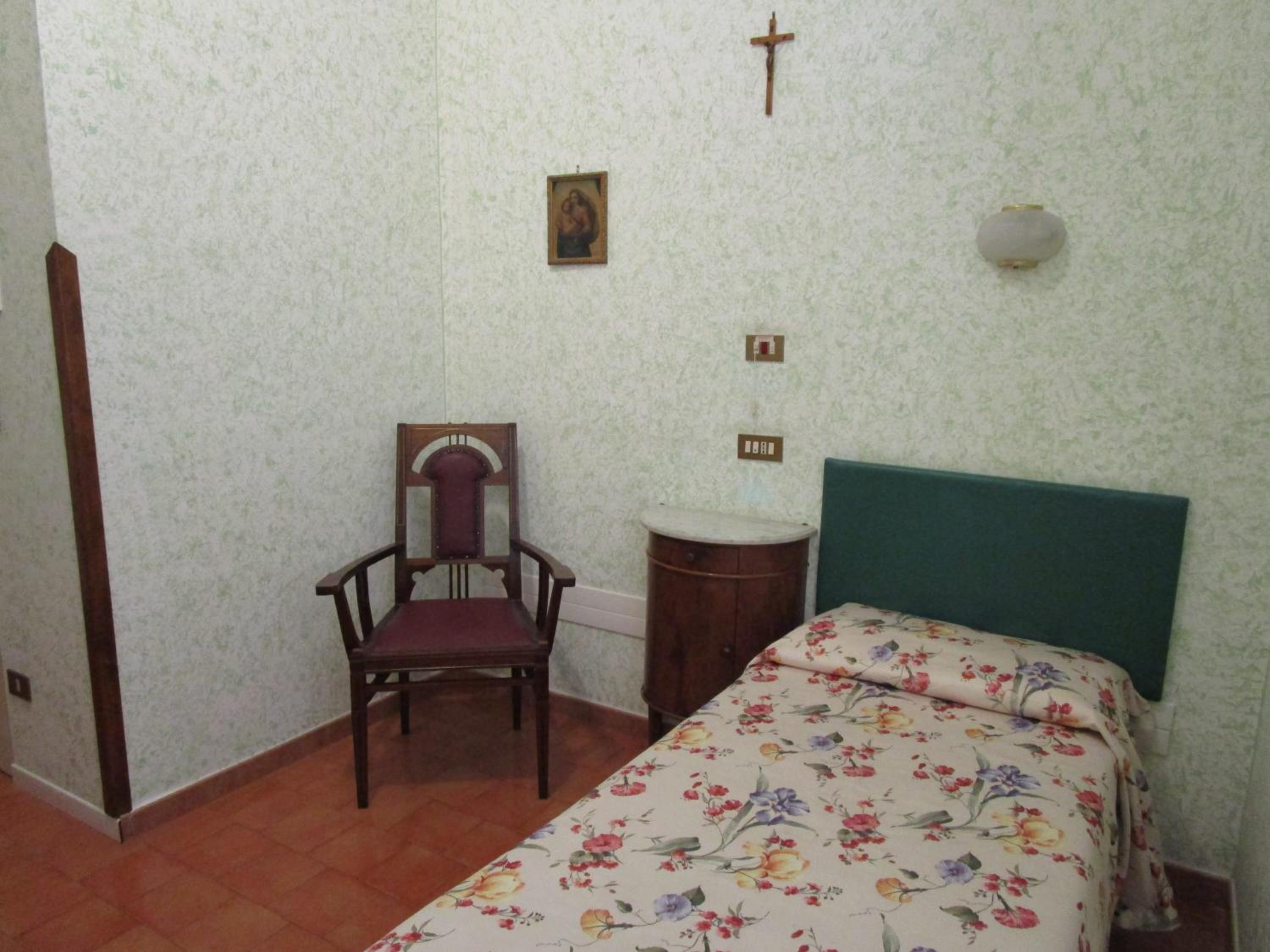 Single Room with Private Bathroom