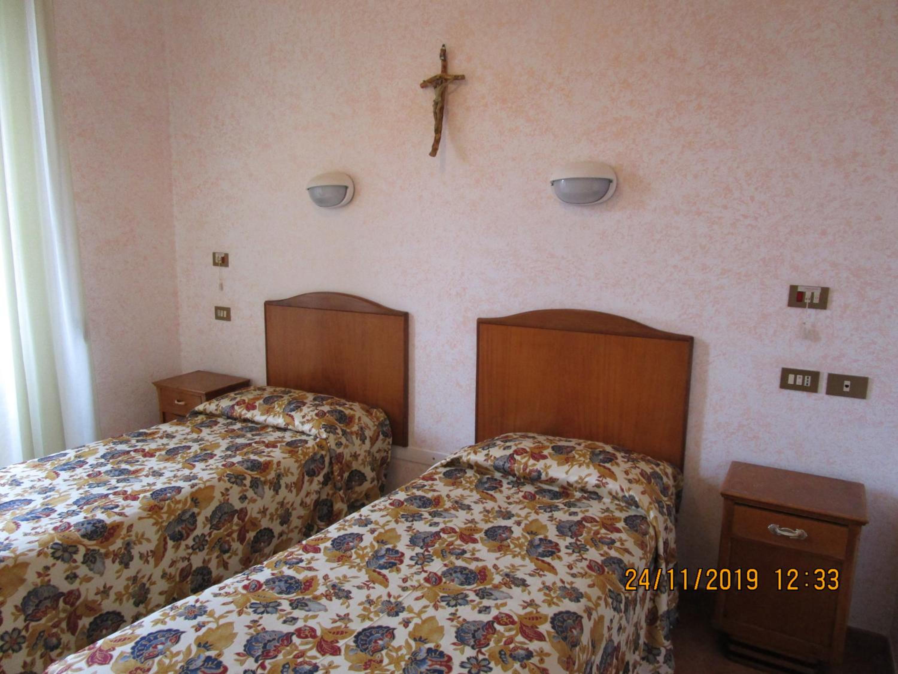 Twin Room with Private Bathroom
