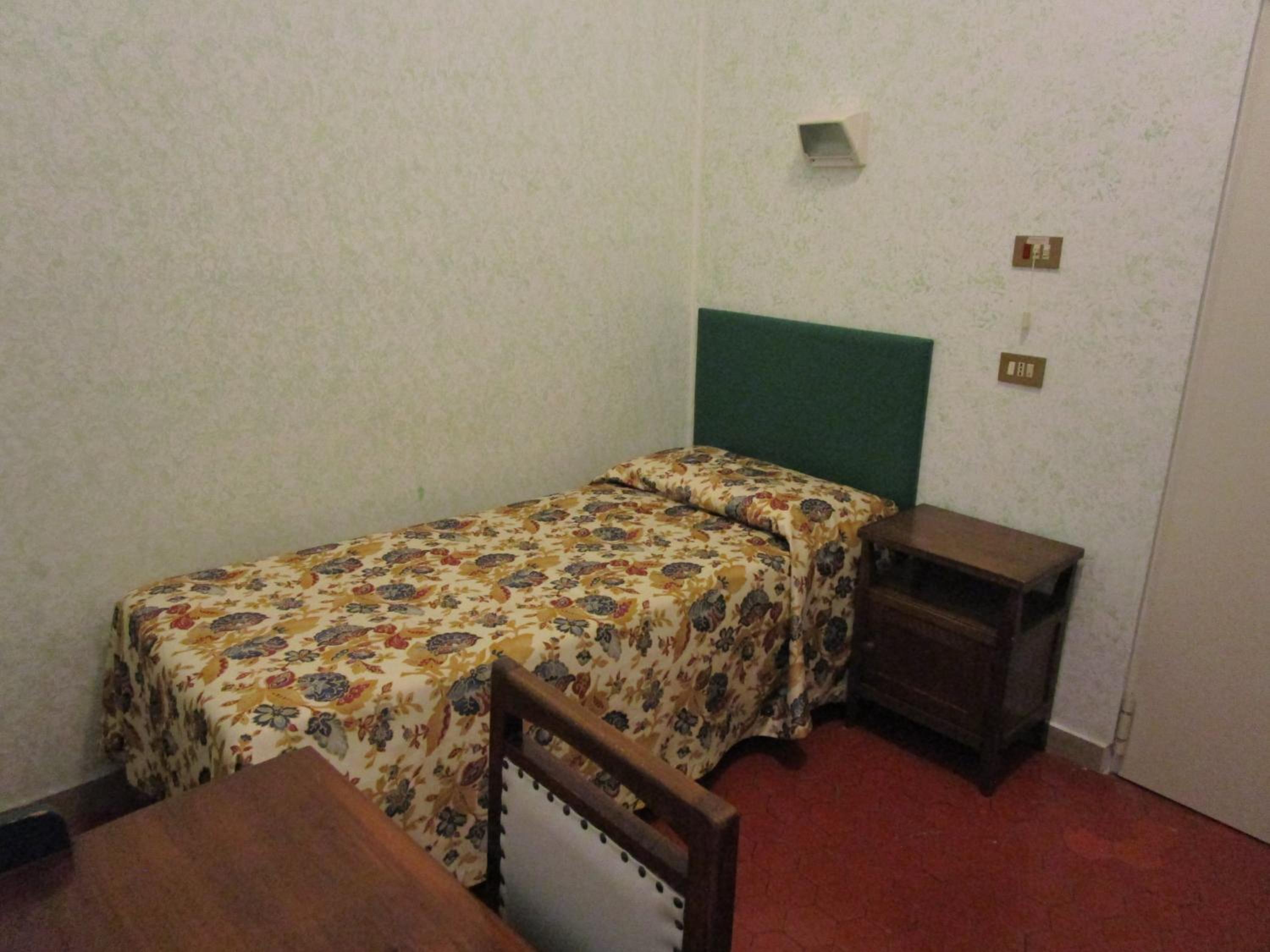 Standard Single Room with Shared Bathroom photo 1