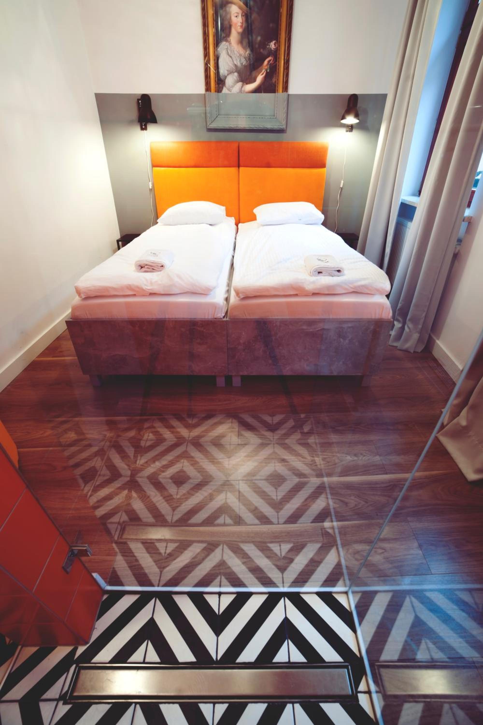 Standard Double Room - Photo 9