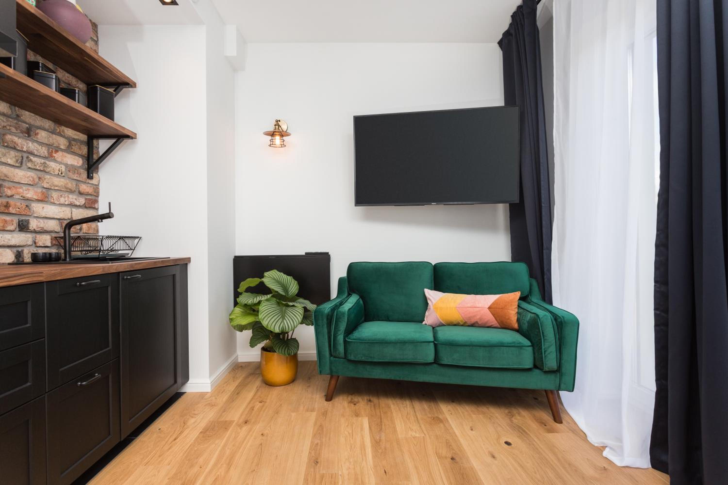 One-Bedroom Apartment - Photo 18