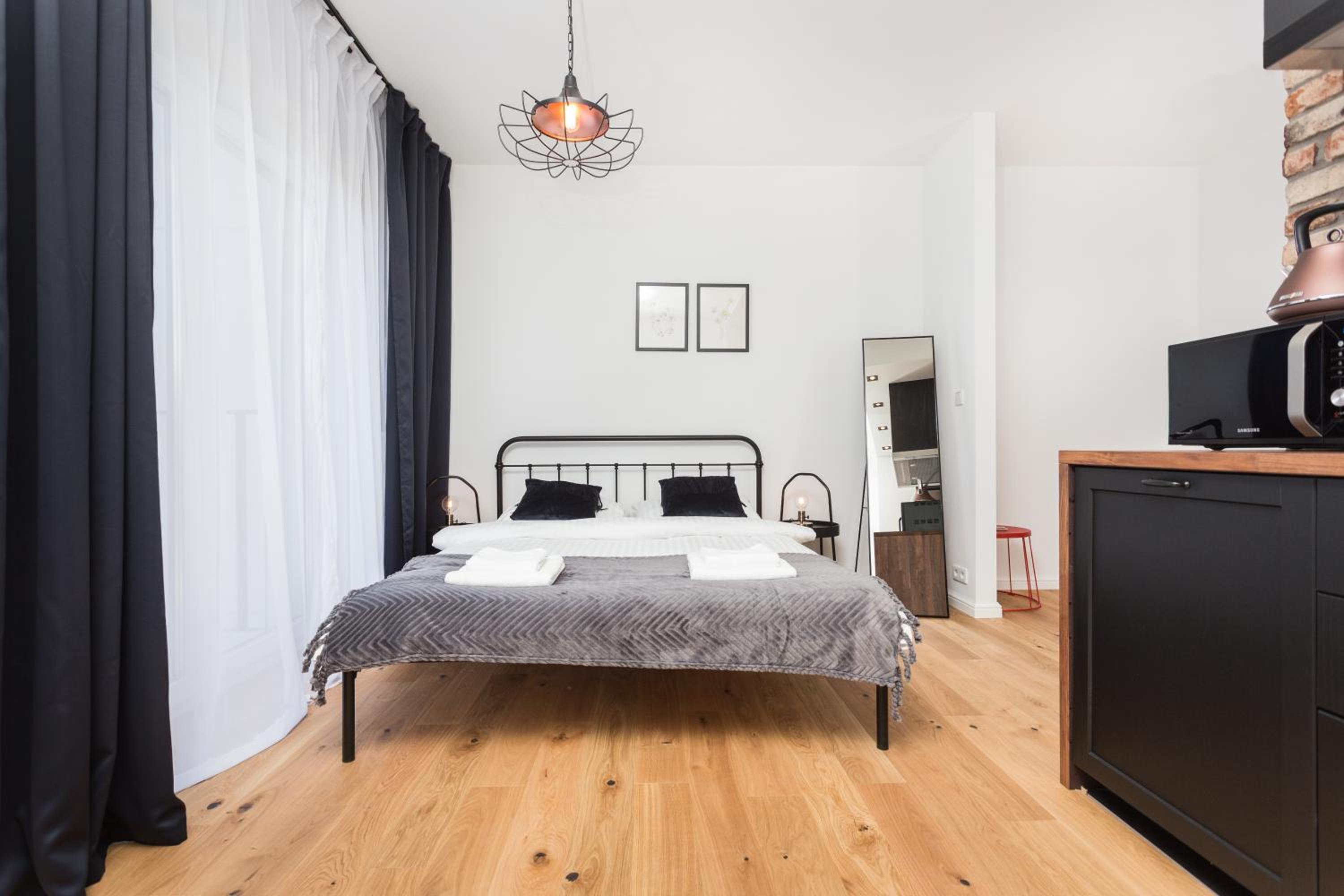One-Bedroom Apartment - Photo 19