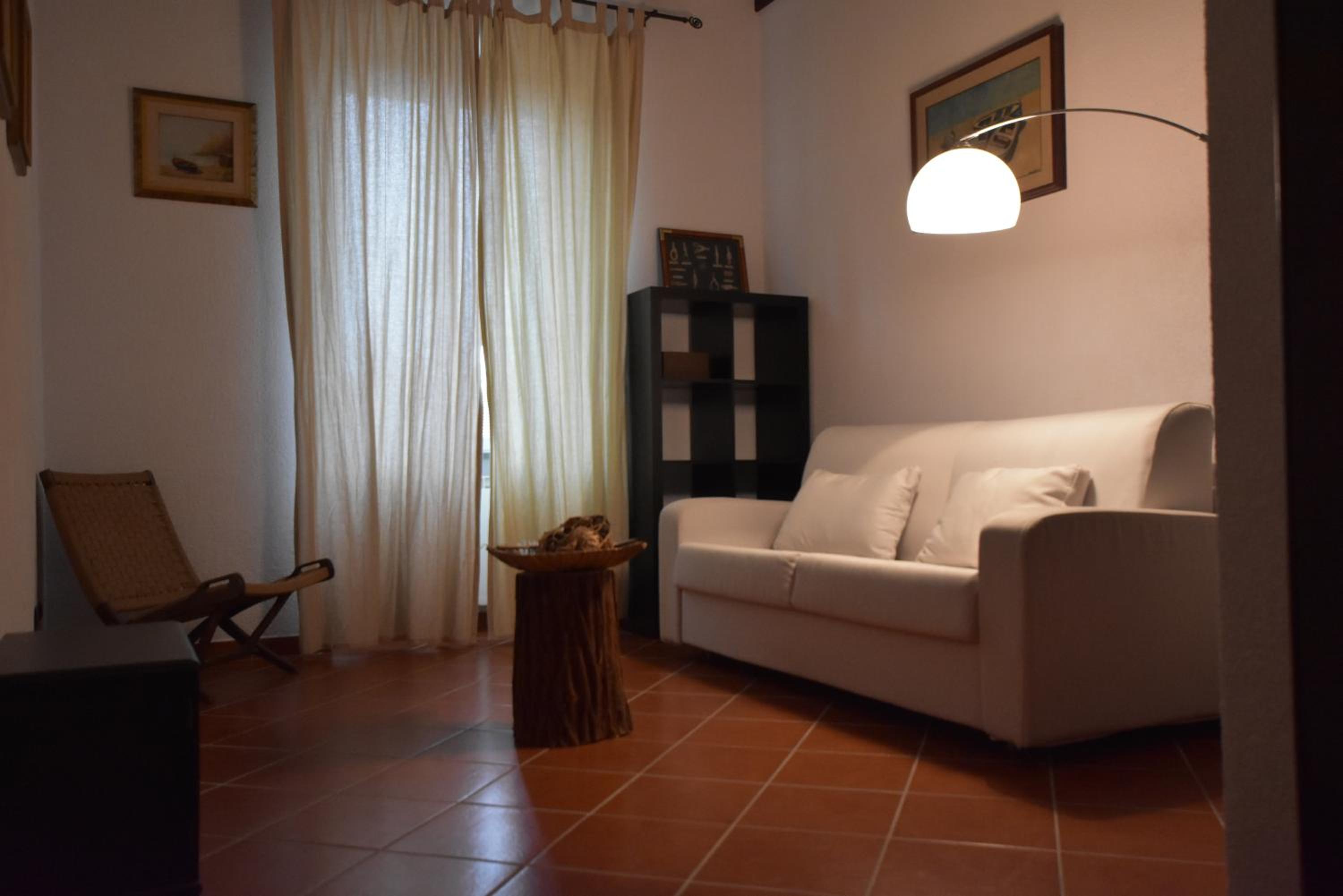 One-Bedroom Apartment - Photo 6