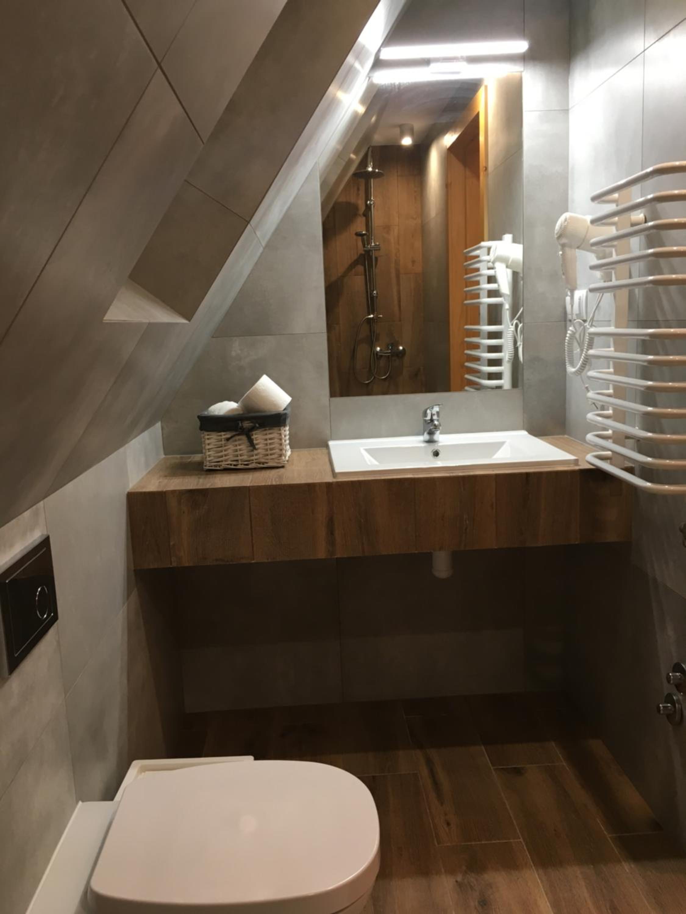 Double or Twin Room with Private Bathroom - Photo 2