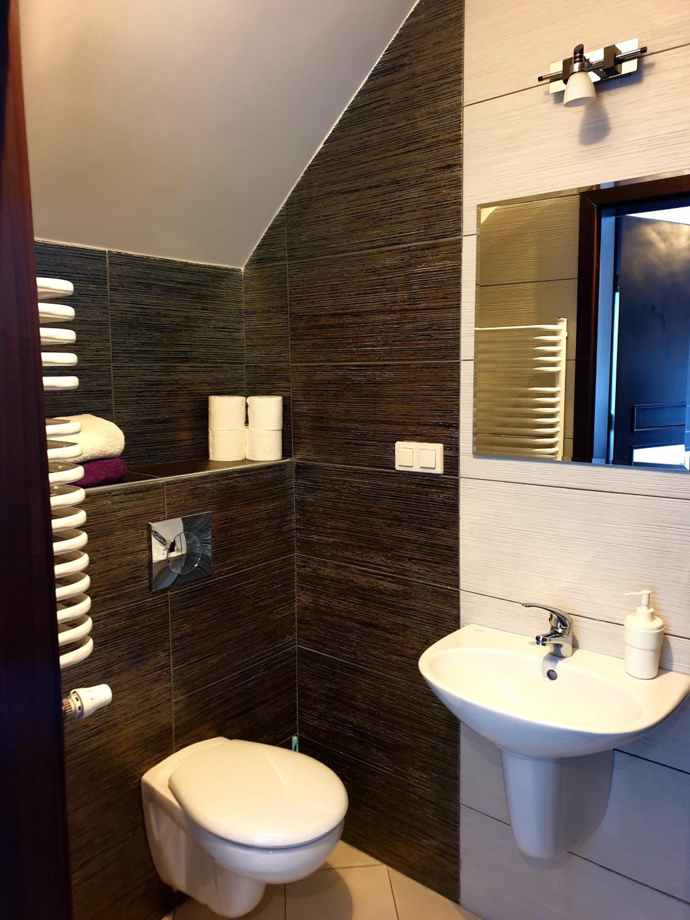 Twin Room with Private Bathroom - Photo 7