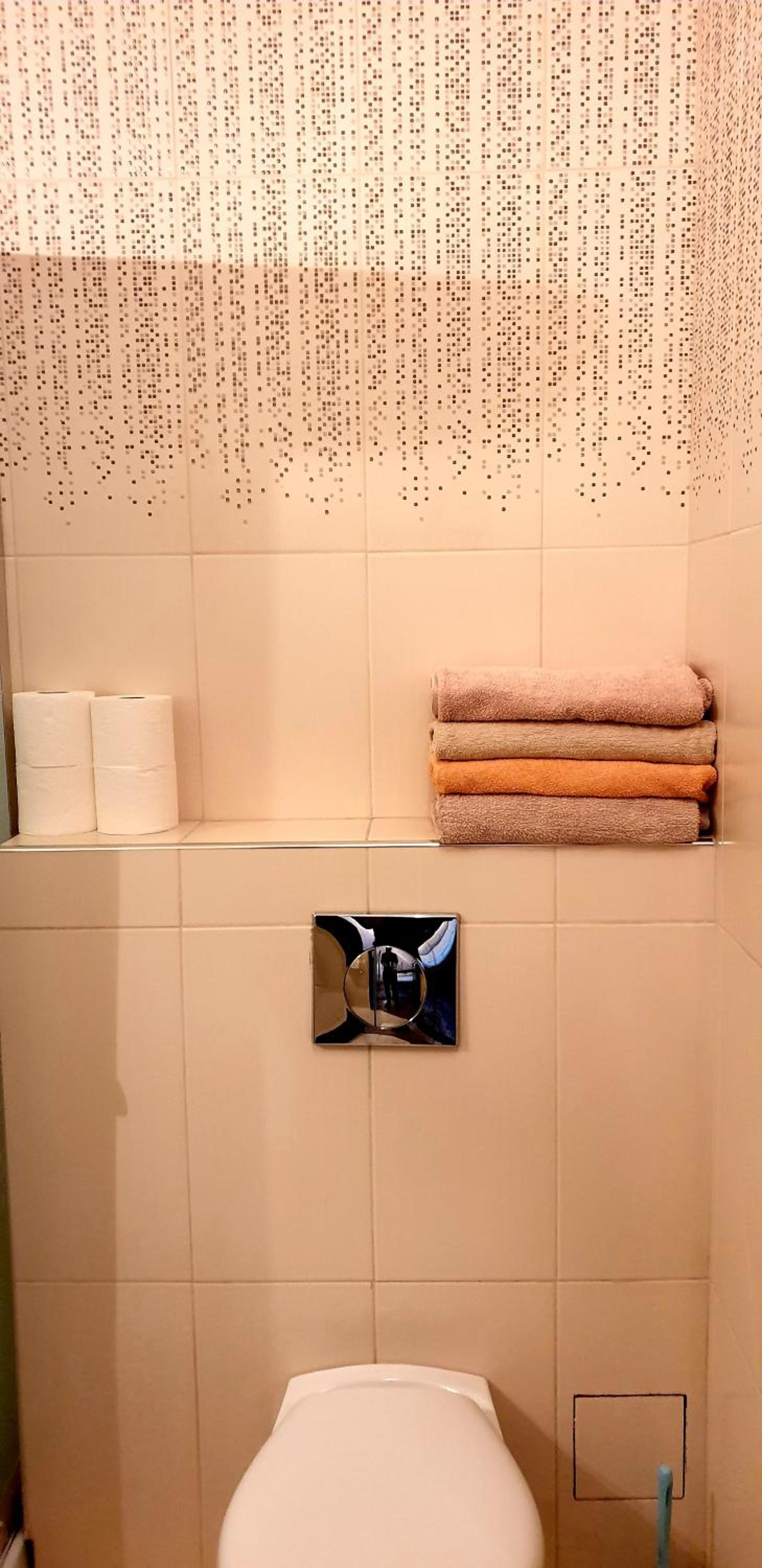 Family Room with Private Bathroom - Photo 7