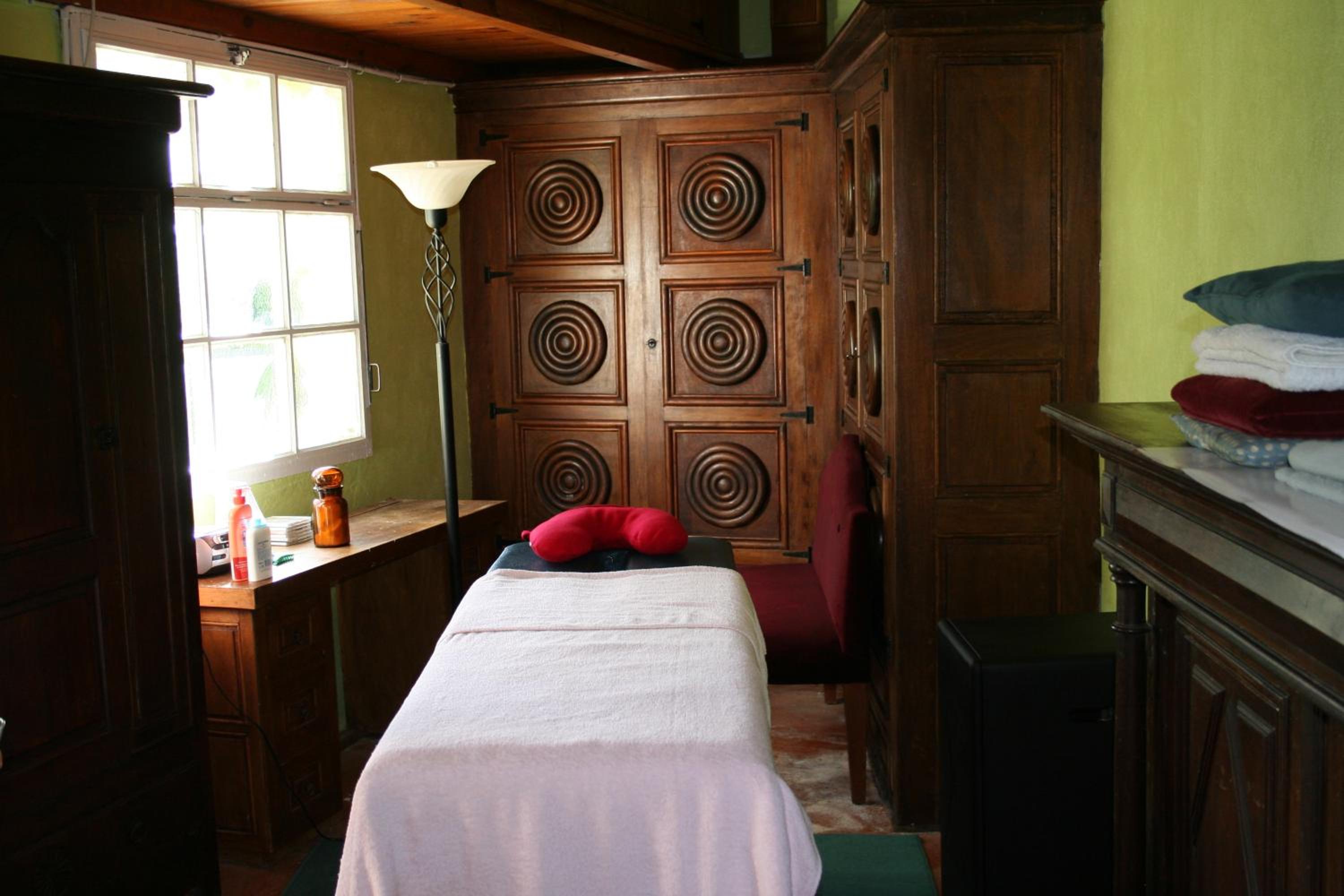  One-Bedroom Cottage photo 3