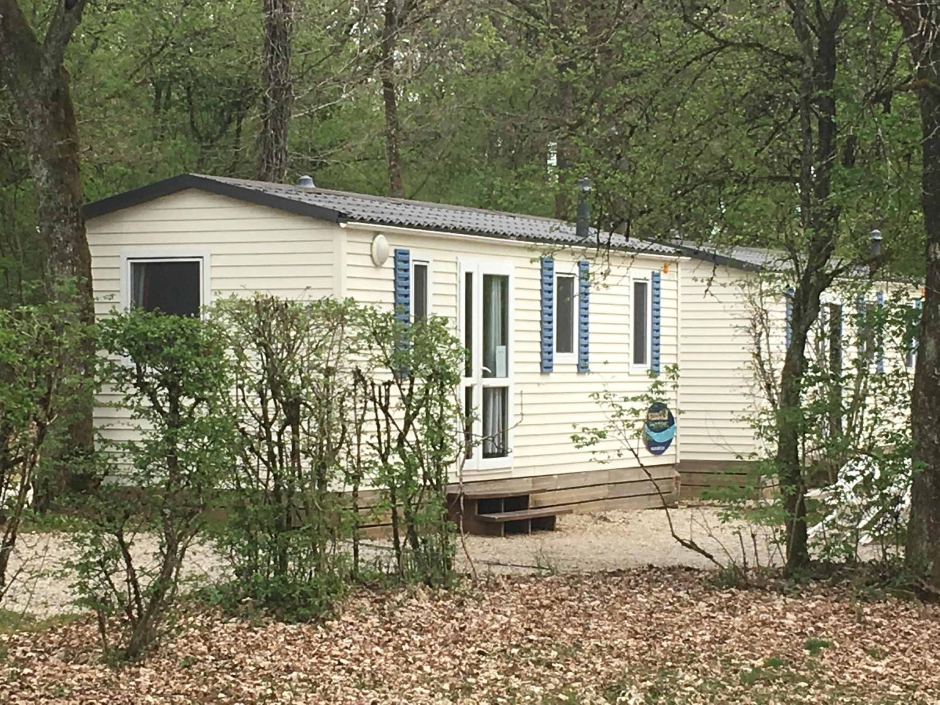 Mobile Home - Photo 2