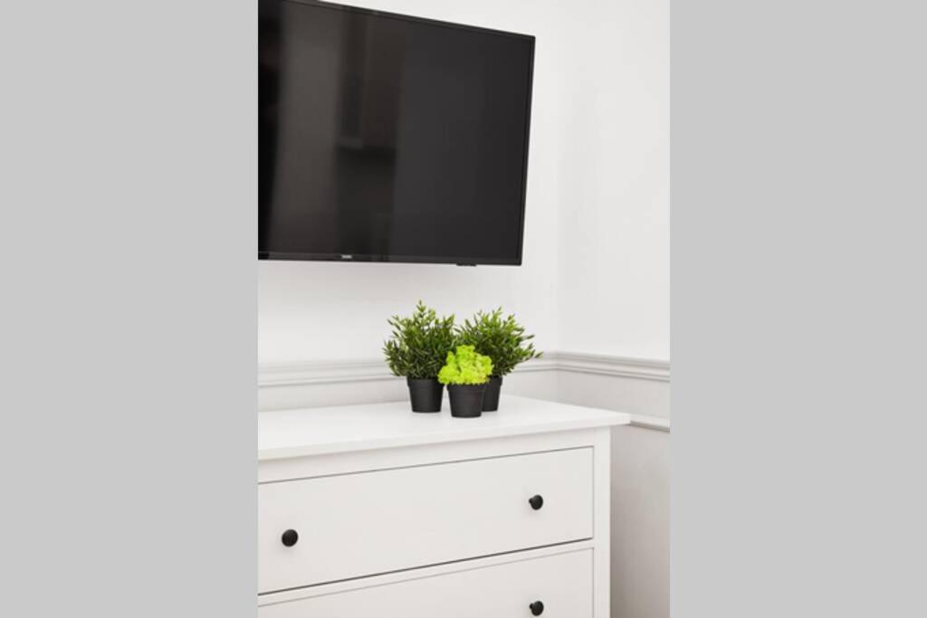 One-Bedroom Apartment - Photo 7