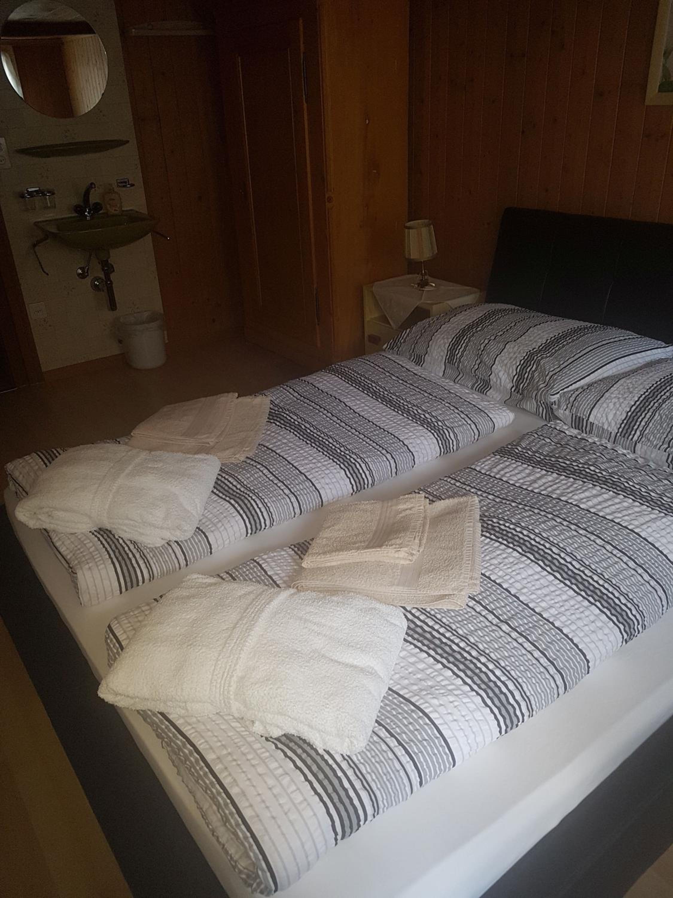 Standard Queen Room