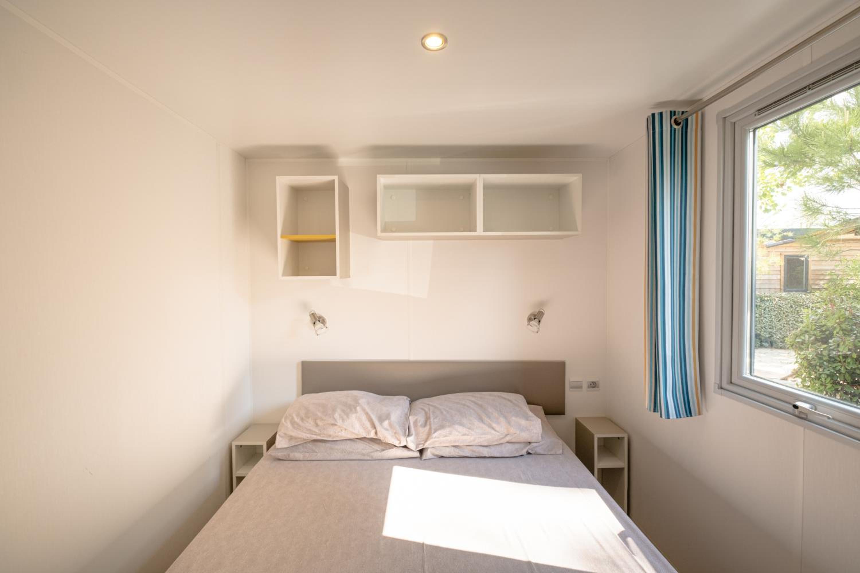 Premium 2-Bedroom Mobile Home photo 3