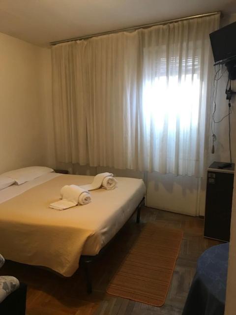 Double Room with Private External Bathroom photo 2