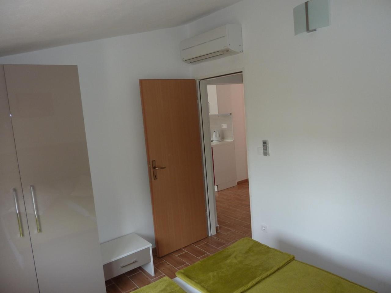 Two-Bedroom Apartment with Balcony and Sea View - Photo 6