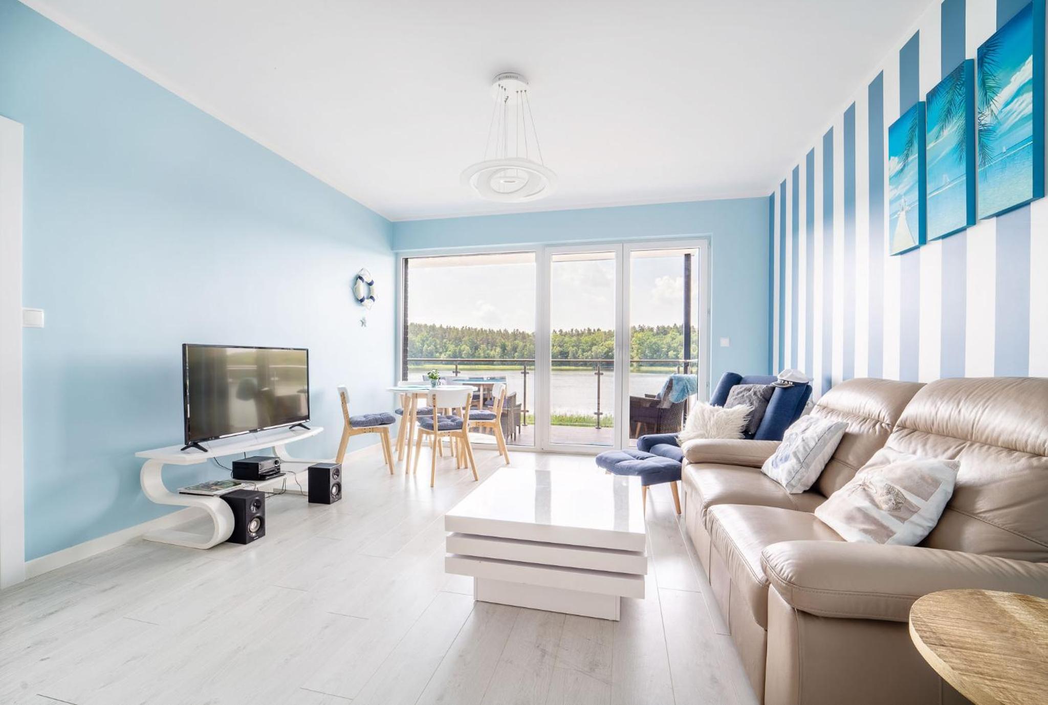 Apartment with Lake View - Photo 12
