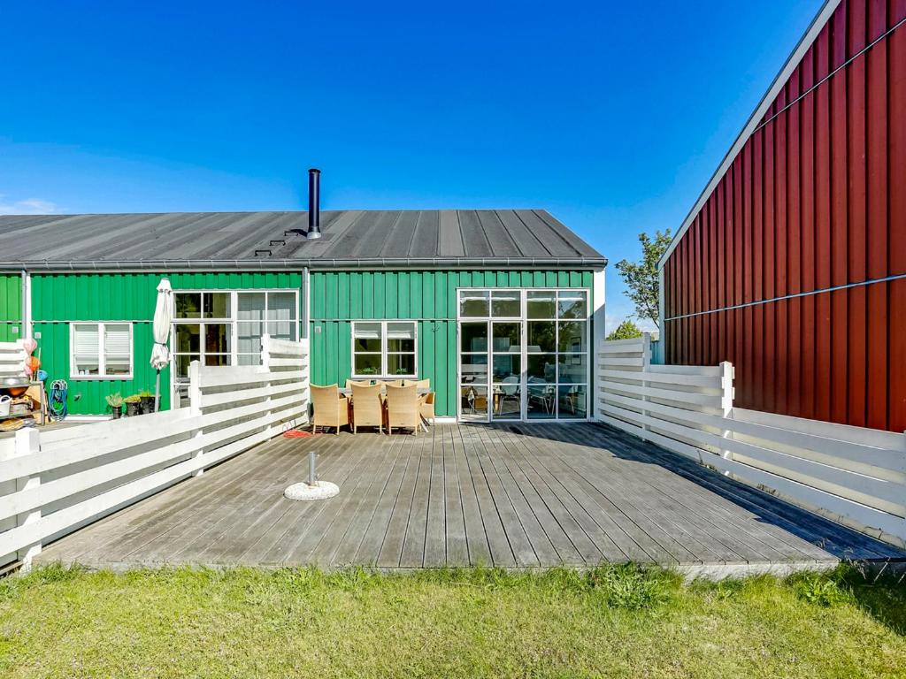Standard Two-Bedroom Bungalow with Lake View (4 Adults)