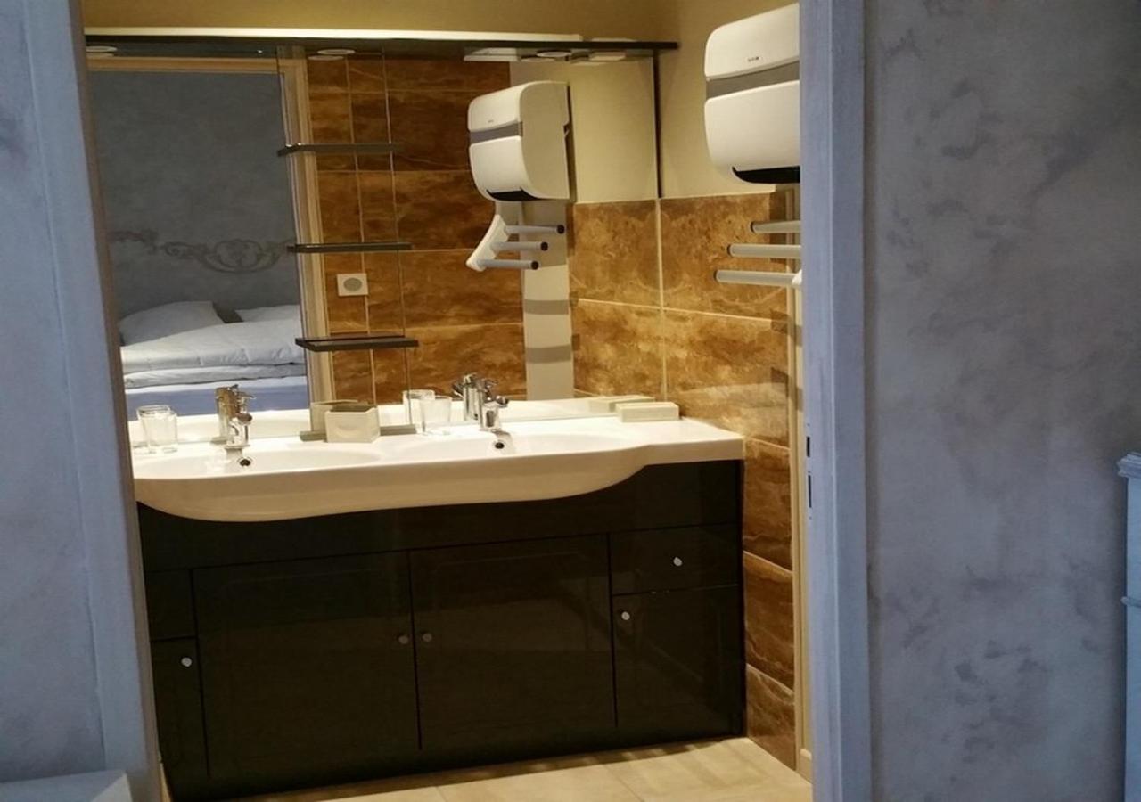 Double Room with Private Bathroom photo 2