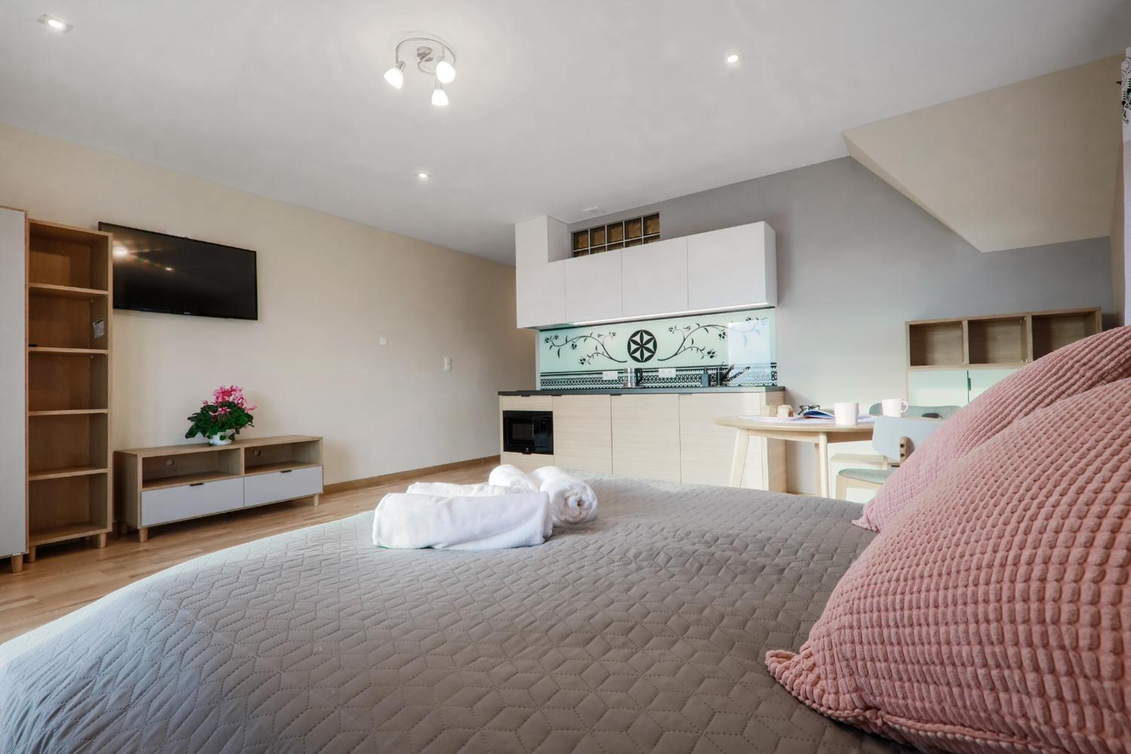 Deluxe Double Room with Balcony photo 1