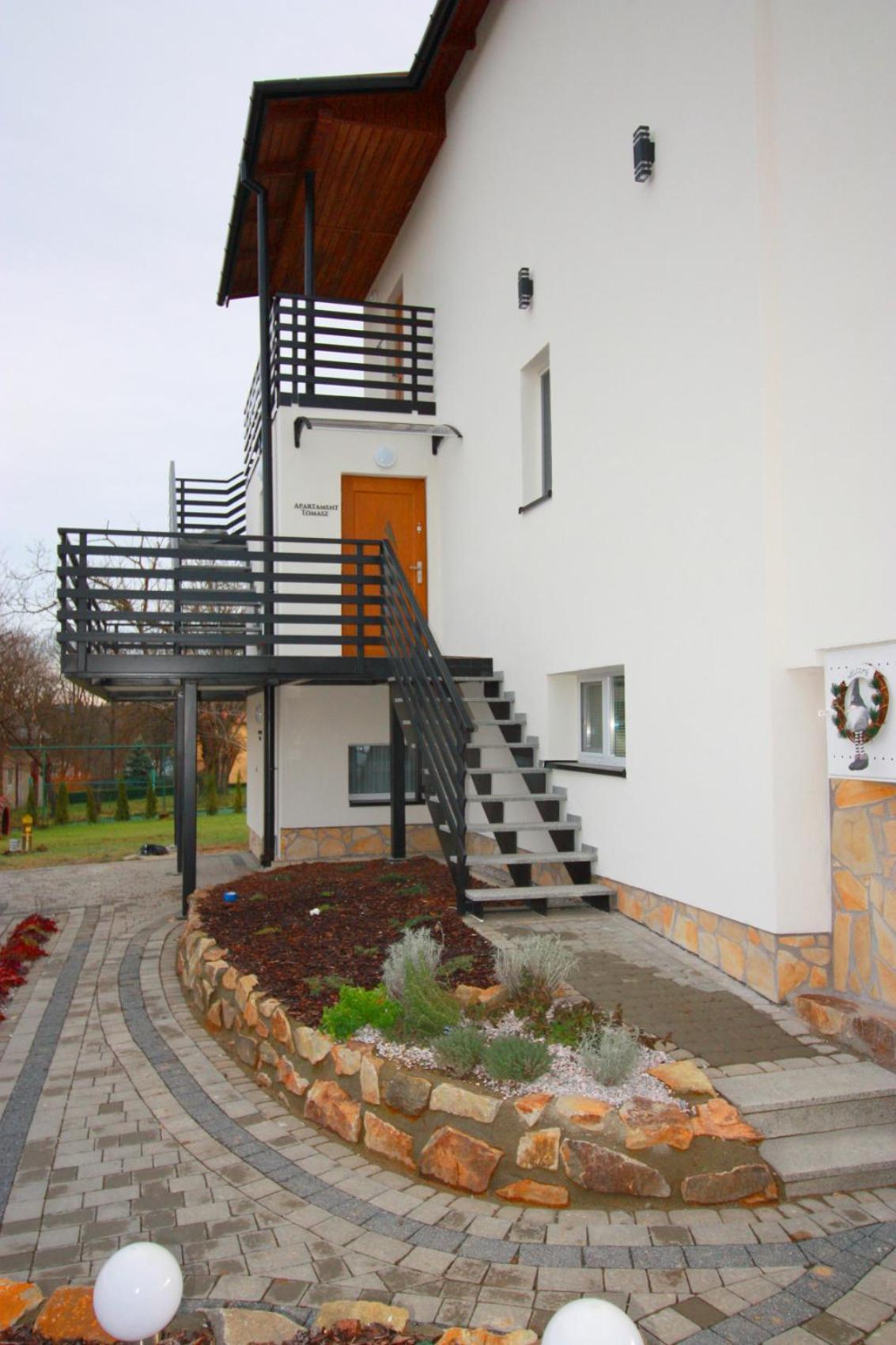 Apartment with Terrace - Photo 13