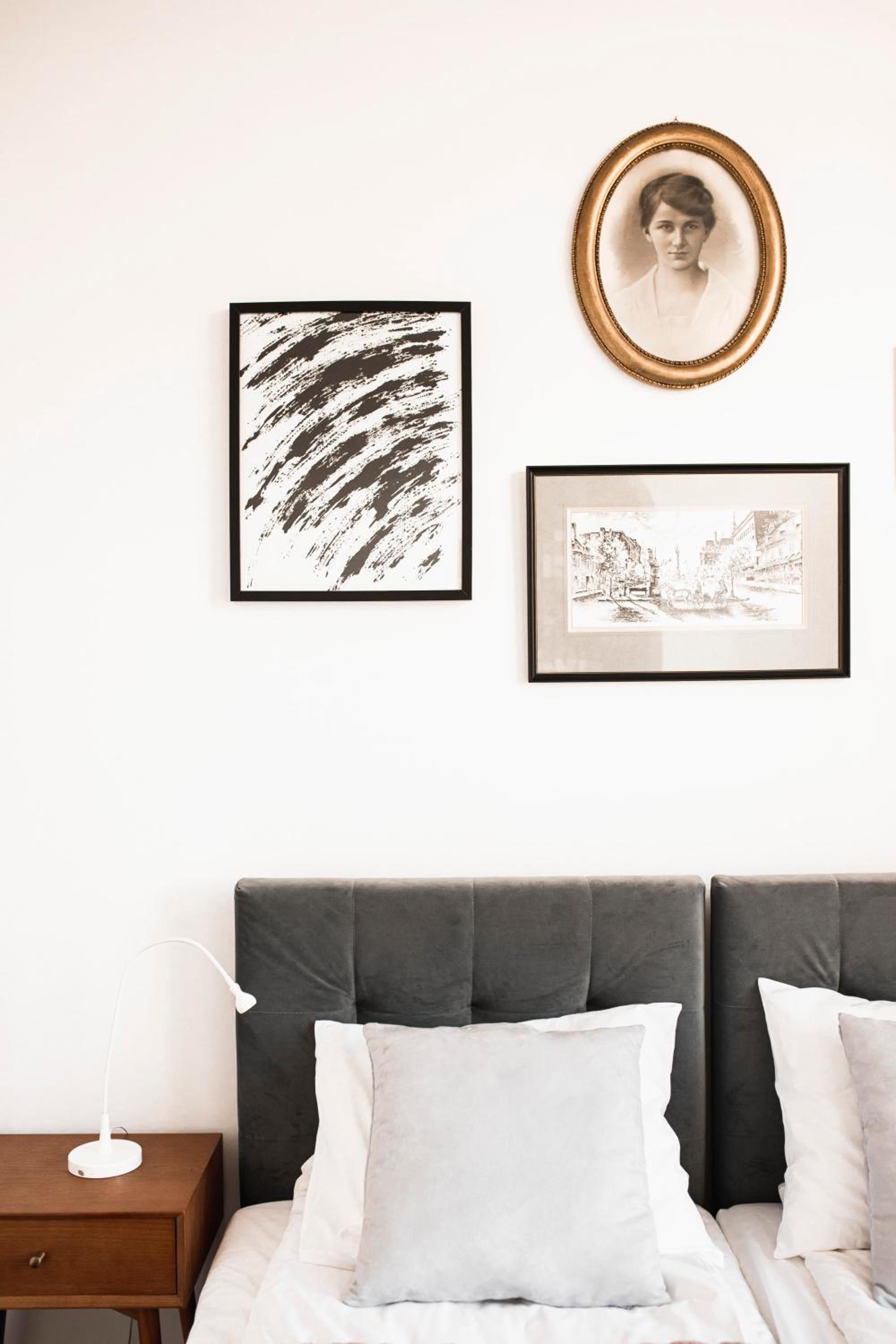 One-Bedroom Apartment - Photo 1