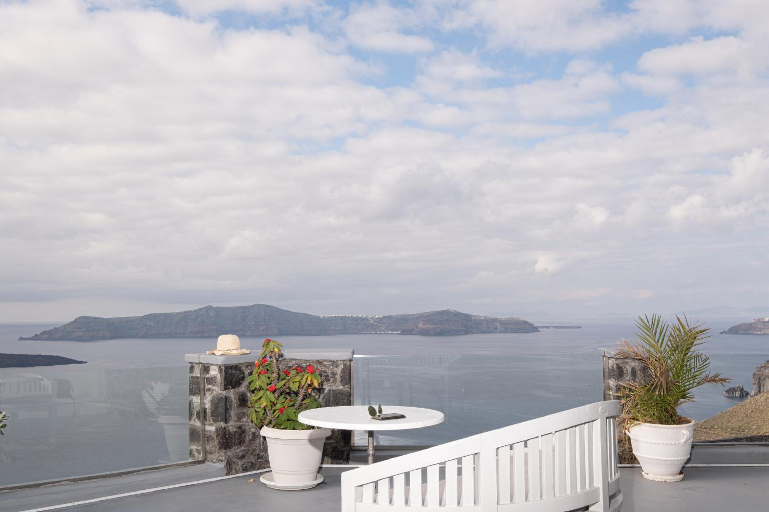 Superior Double Room with Caldera View - Photo 3