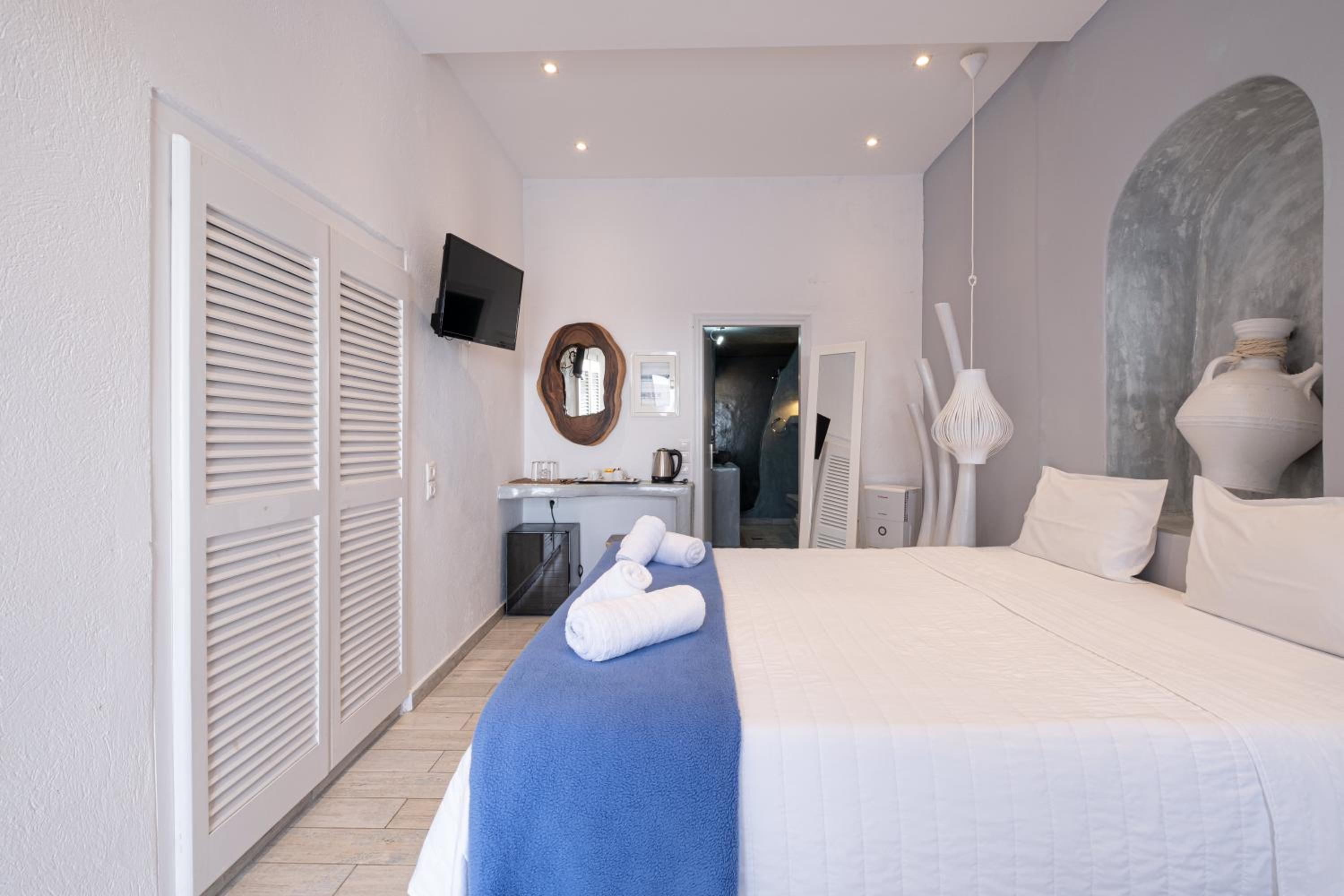 Executive Double Room with Caldera View - Photo 10