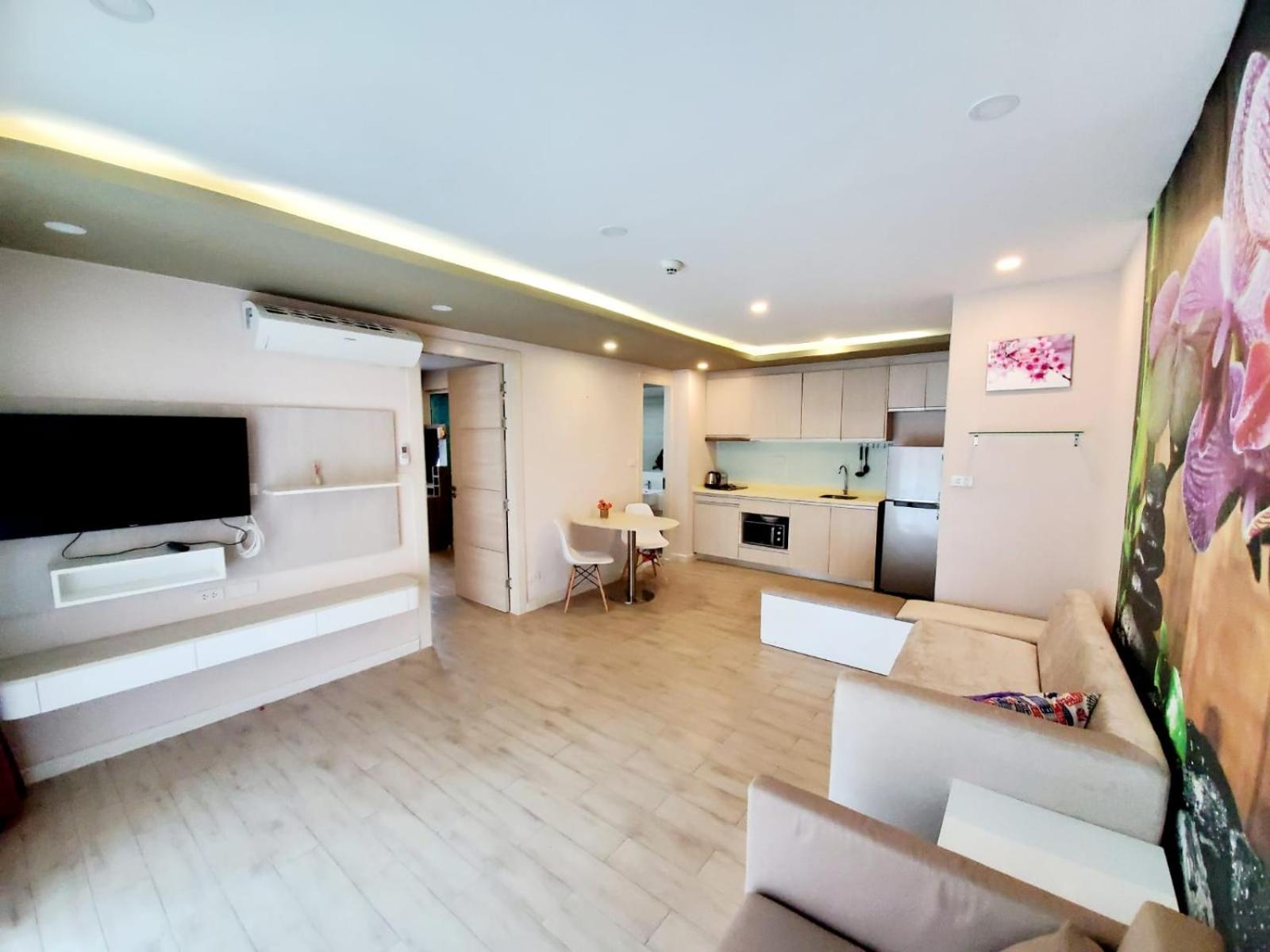Superior Family Room photo 2