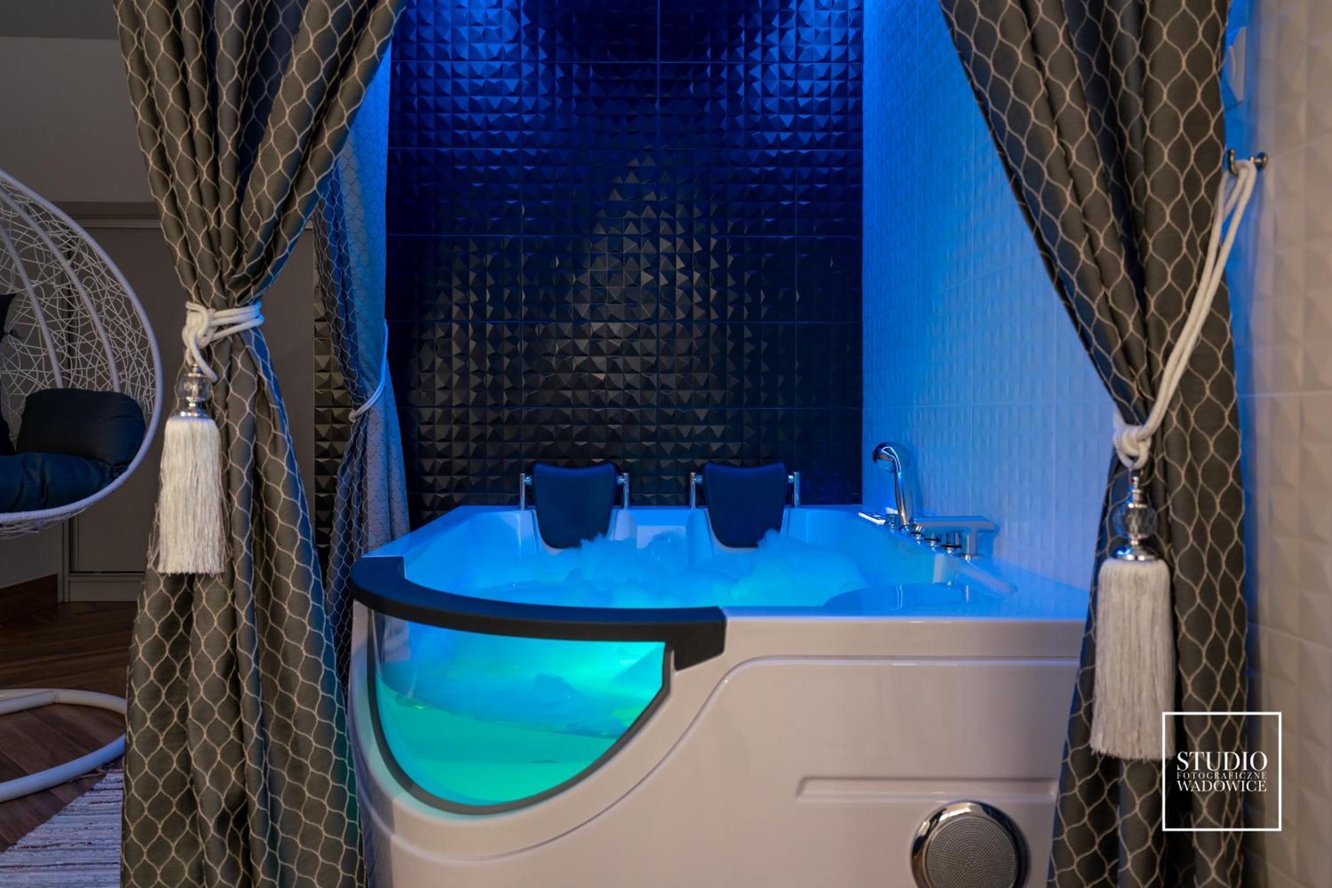 Studio with Spa Bath - Photo 8