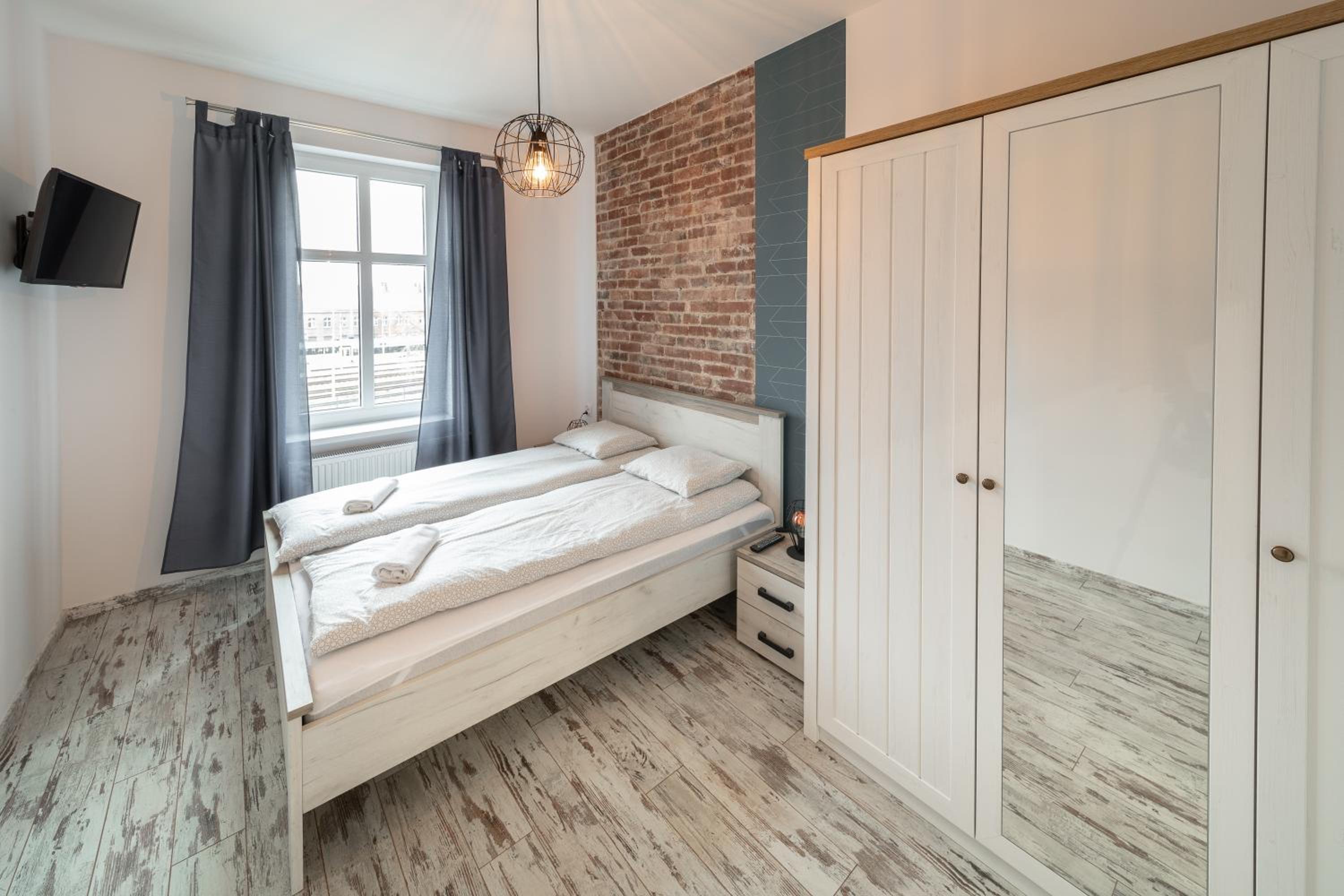 One-Bedroom Apartment - Photo 7