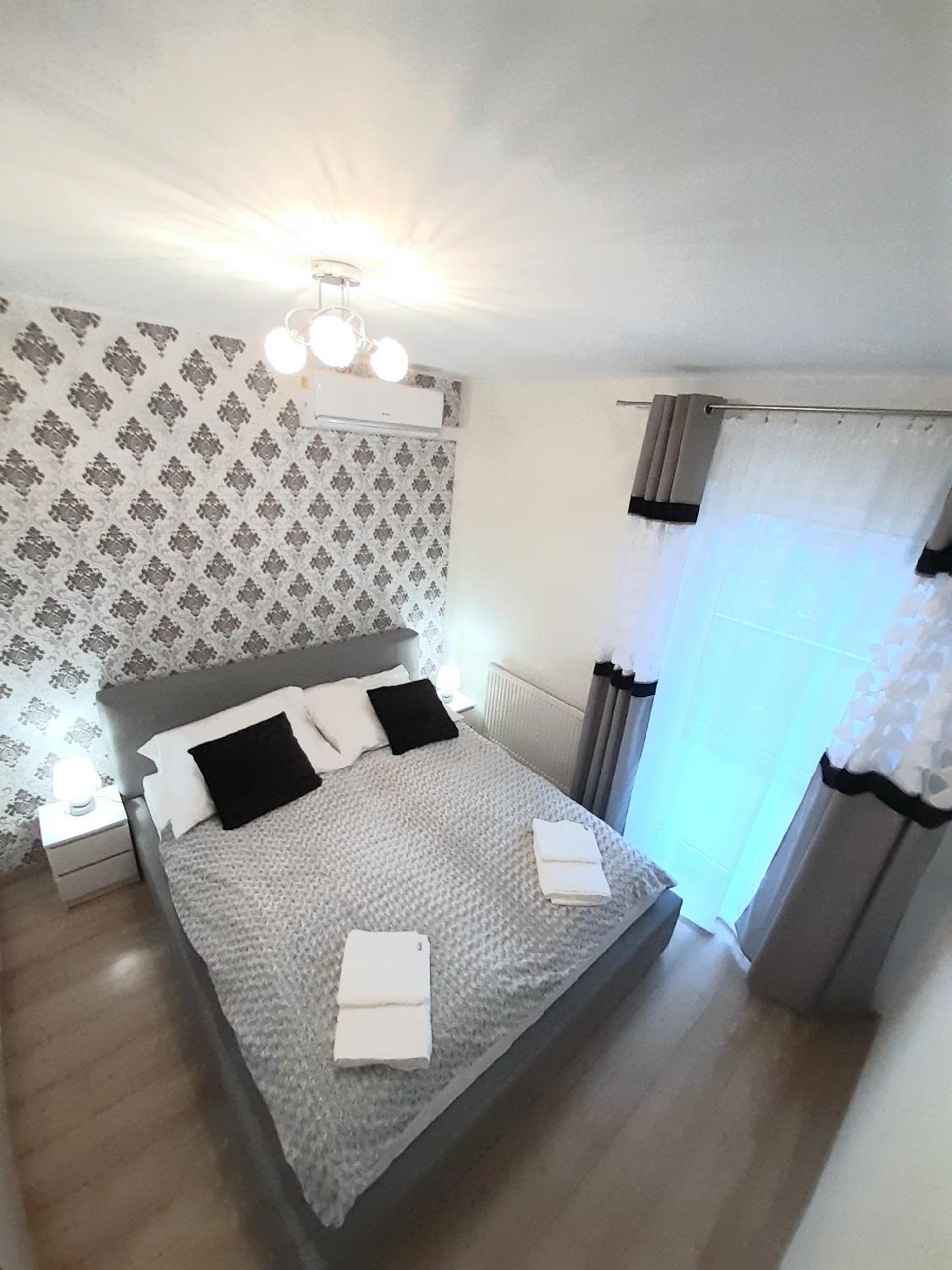 One-Bedroom Apartment - Photo 3